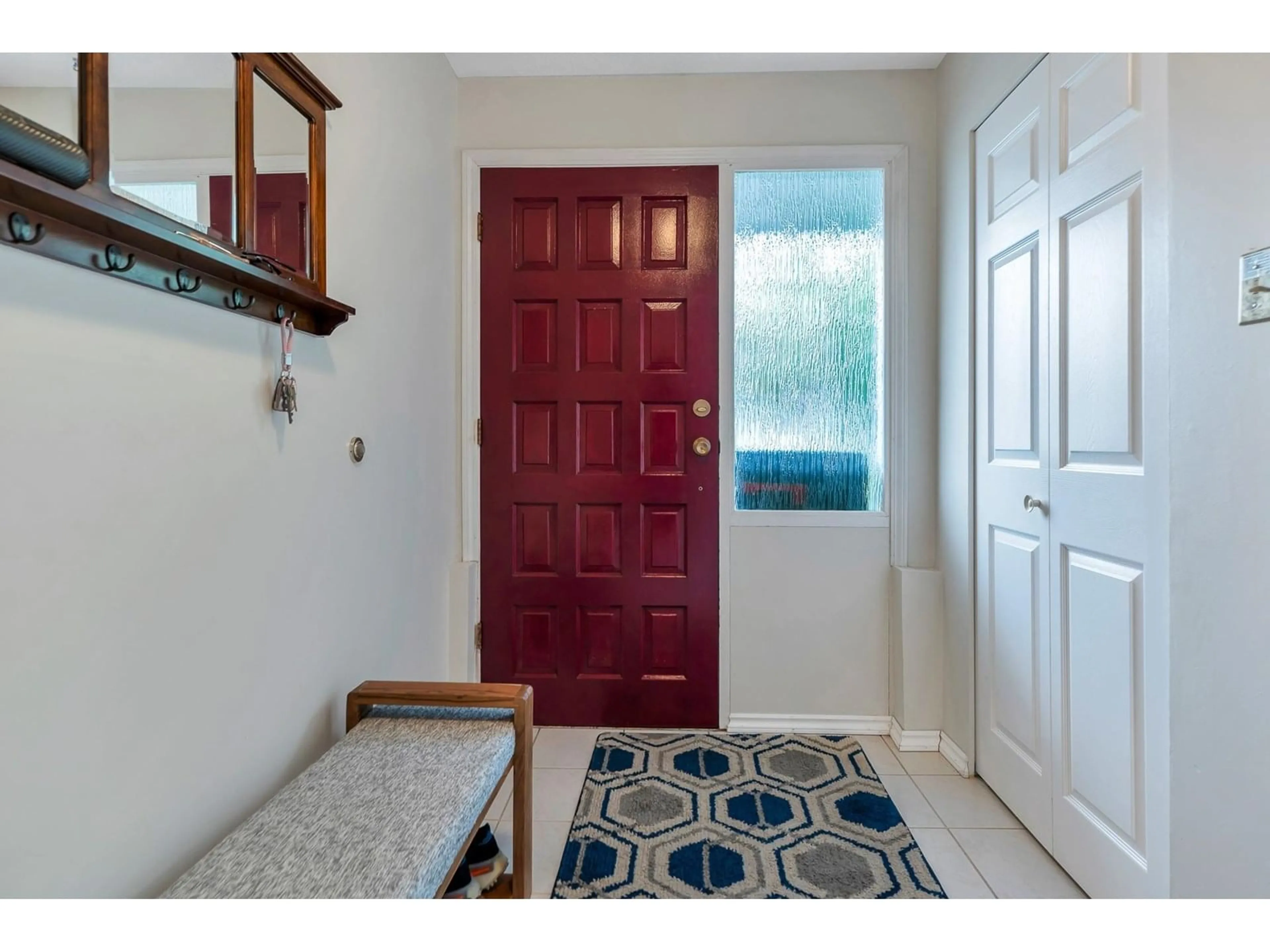 Indoor entryway for 15367 20A, Surrey British Columbia V4A5G3