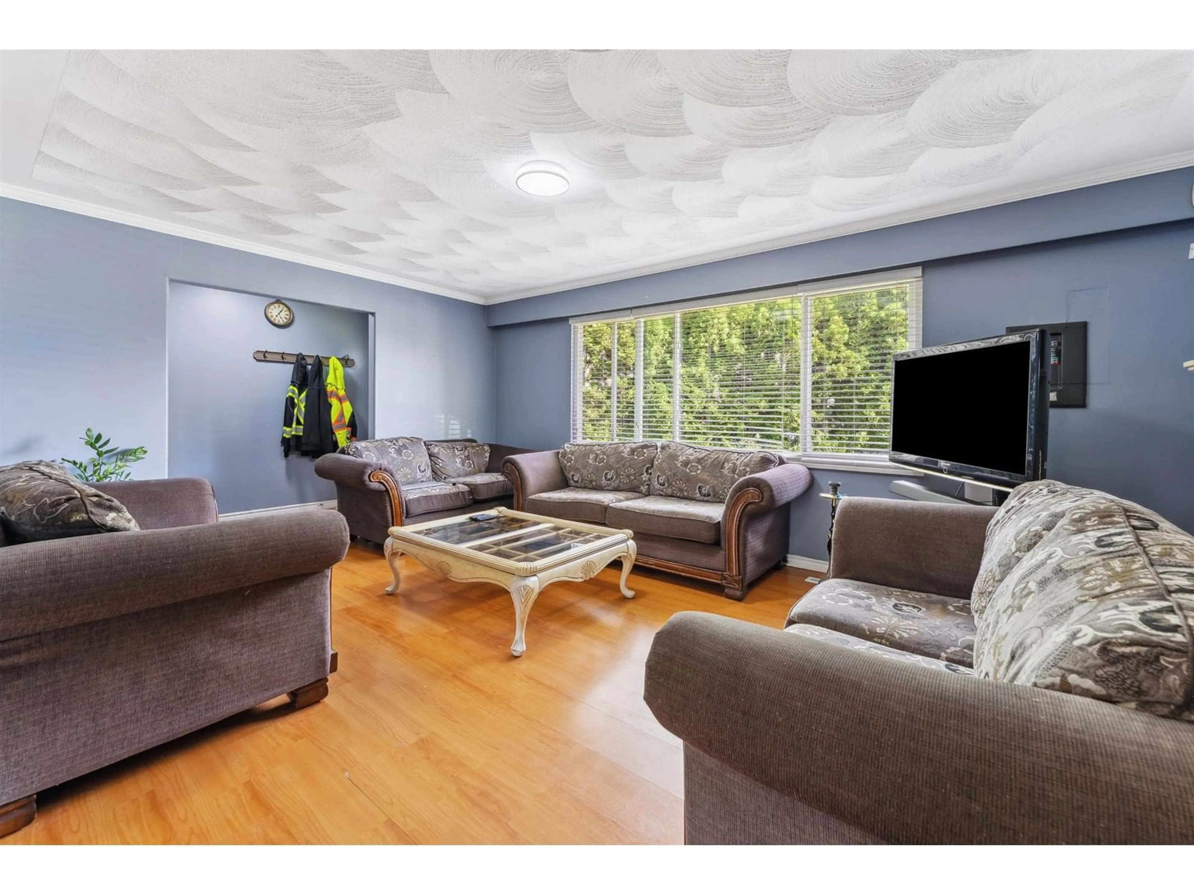 Living room with furniture, unknown for 8632 MARGATE, Surrey British Columbia V3S5B3