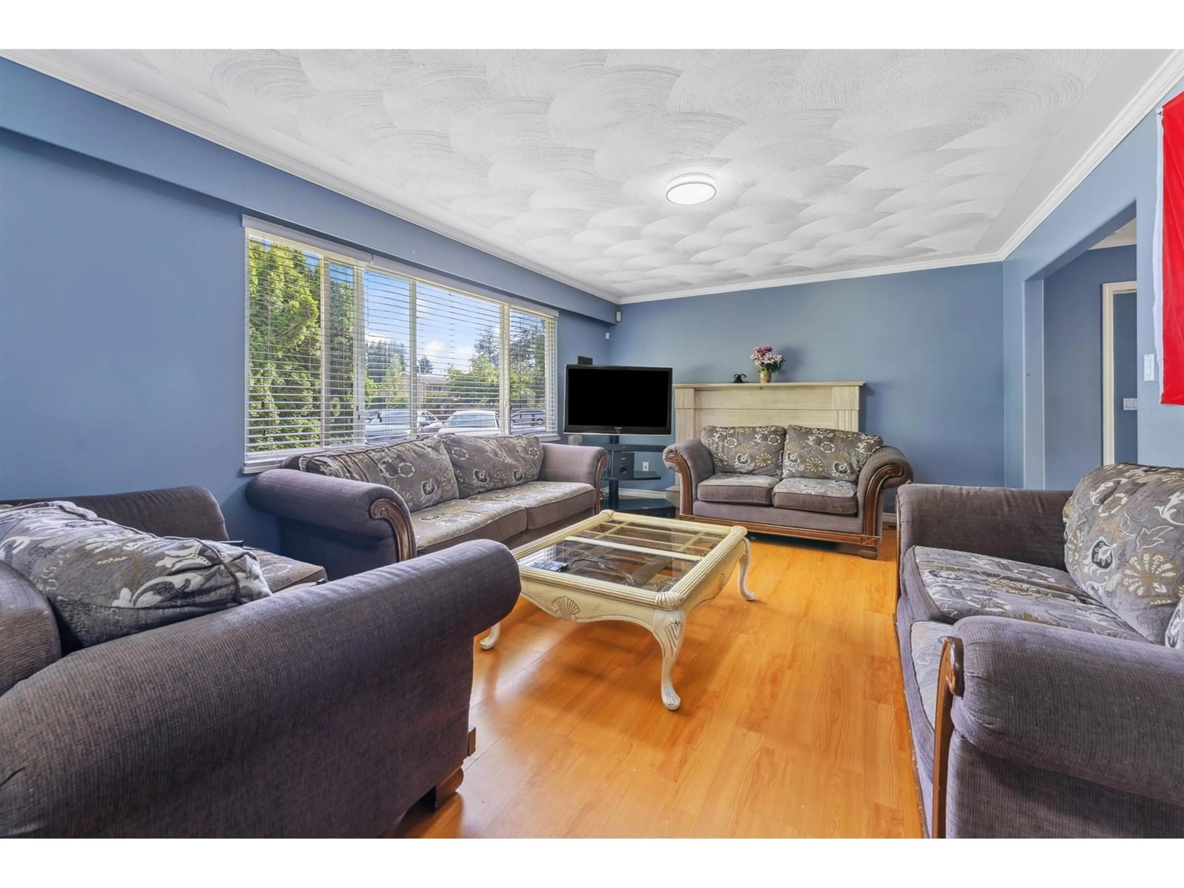Living room with furniture, unknown for 8632 MARGATE, Surrey British Columbia V3S5B3