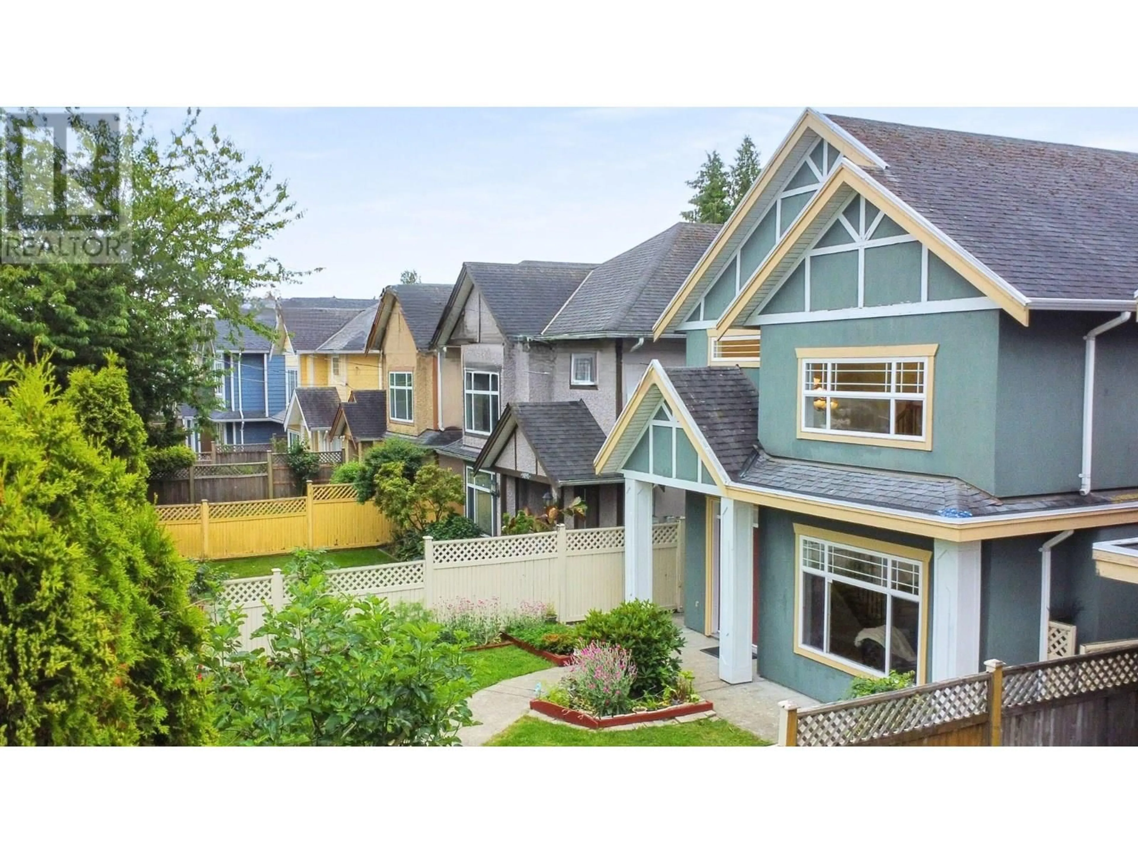 Home with vinyl exterior material, unknown for 9073 NO. 1 ROAD, Richmond British Columbia V7E1R6