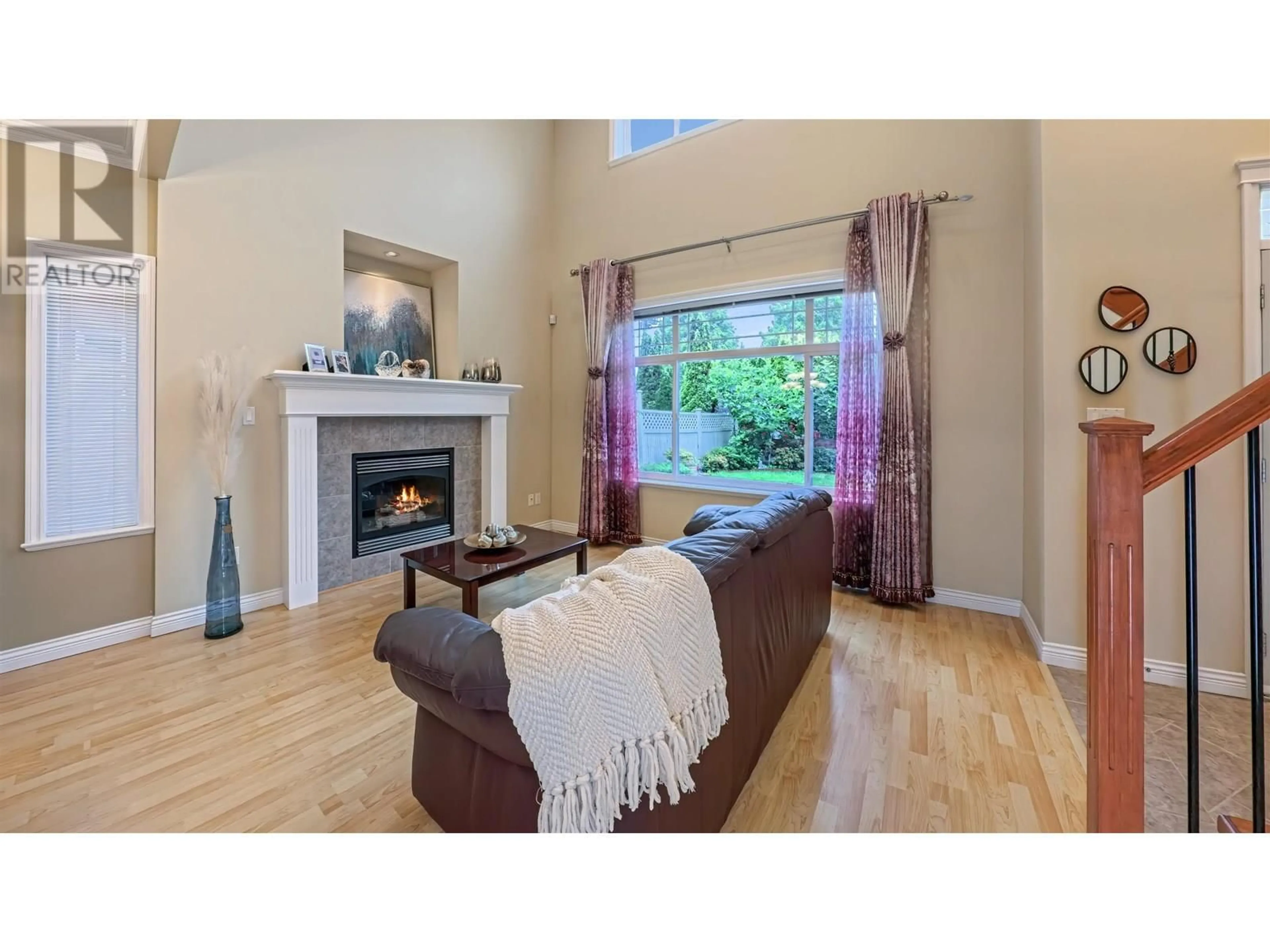 Living room with furniture, wood/laminate floor for 9073 NO. 1 ROAD, Richmond British Columbia V7E1R6