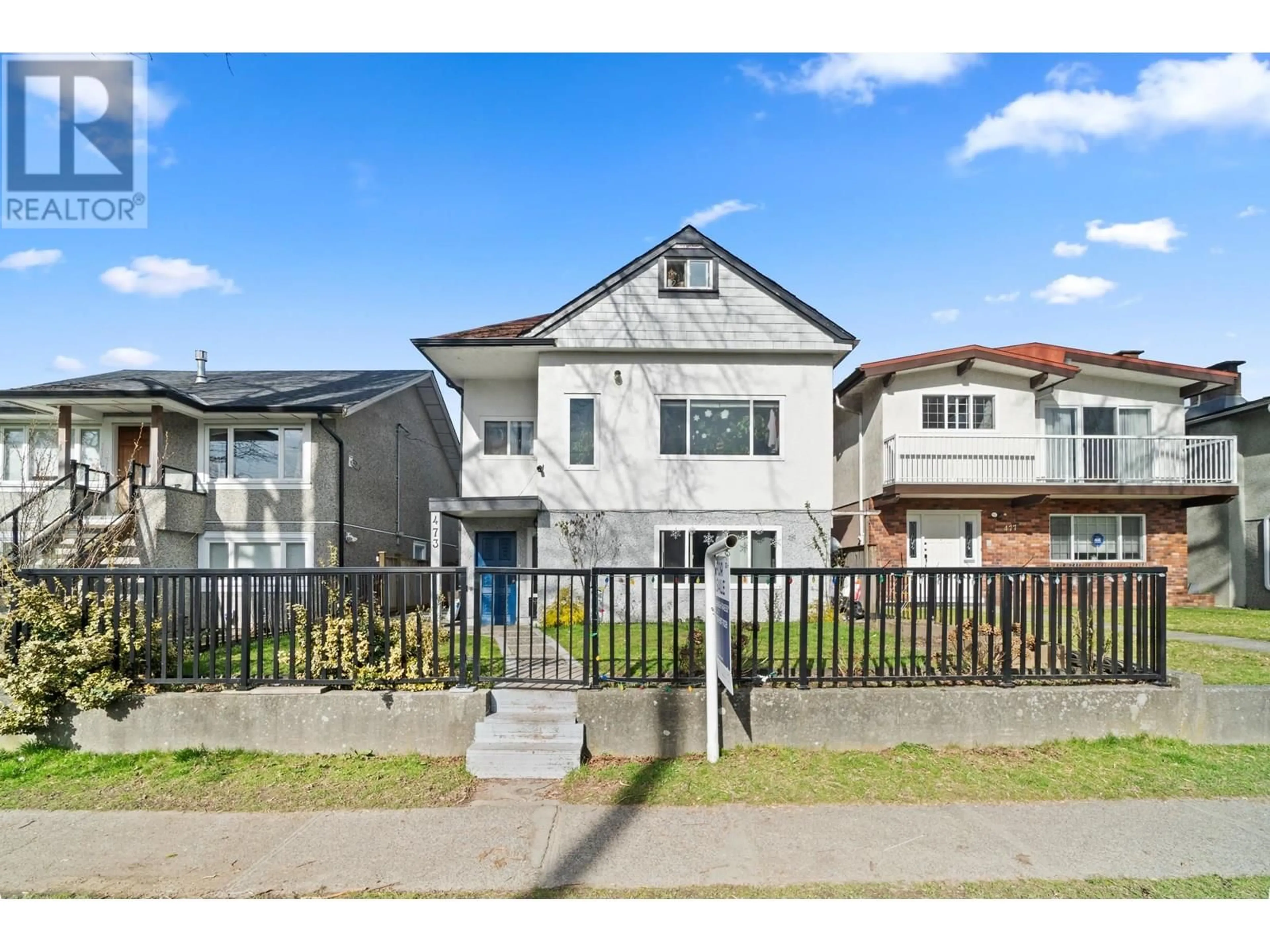 A pic from outside/outdoor area/front of a property/back of a property/a pic from drone, street for 473 45TH AVENUE, Vancouver British Columbia V5W1X5