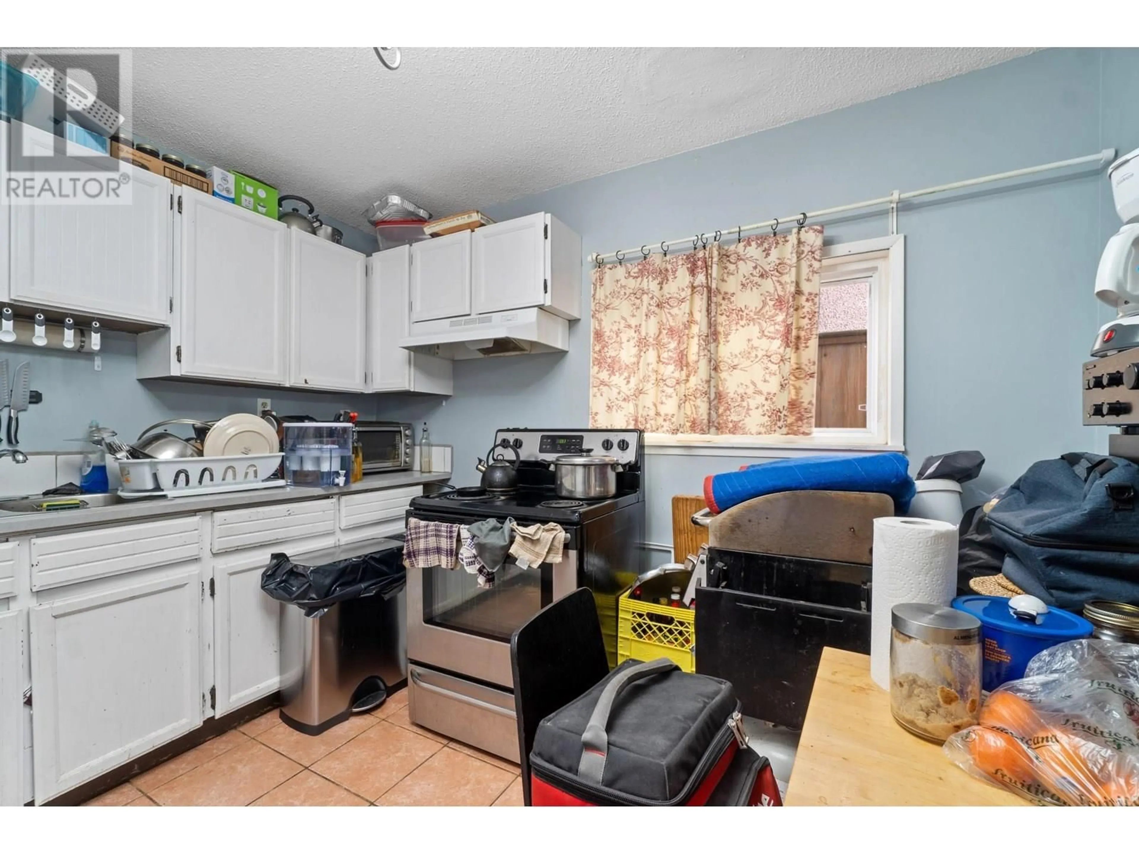 Standard kitchen, unknown for 473 45TH AVENUE, Vancouver British Columbia V5W1X5