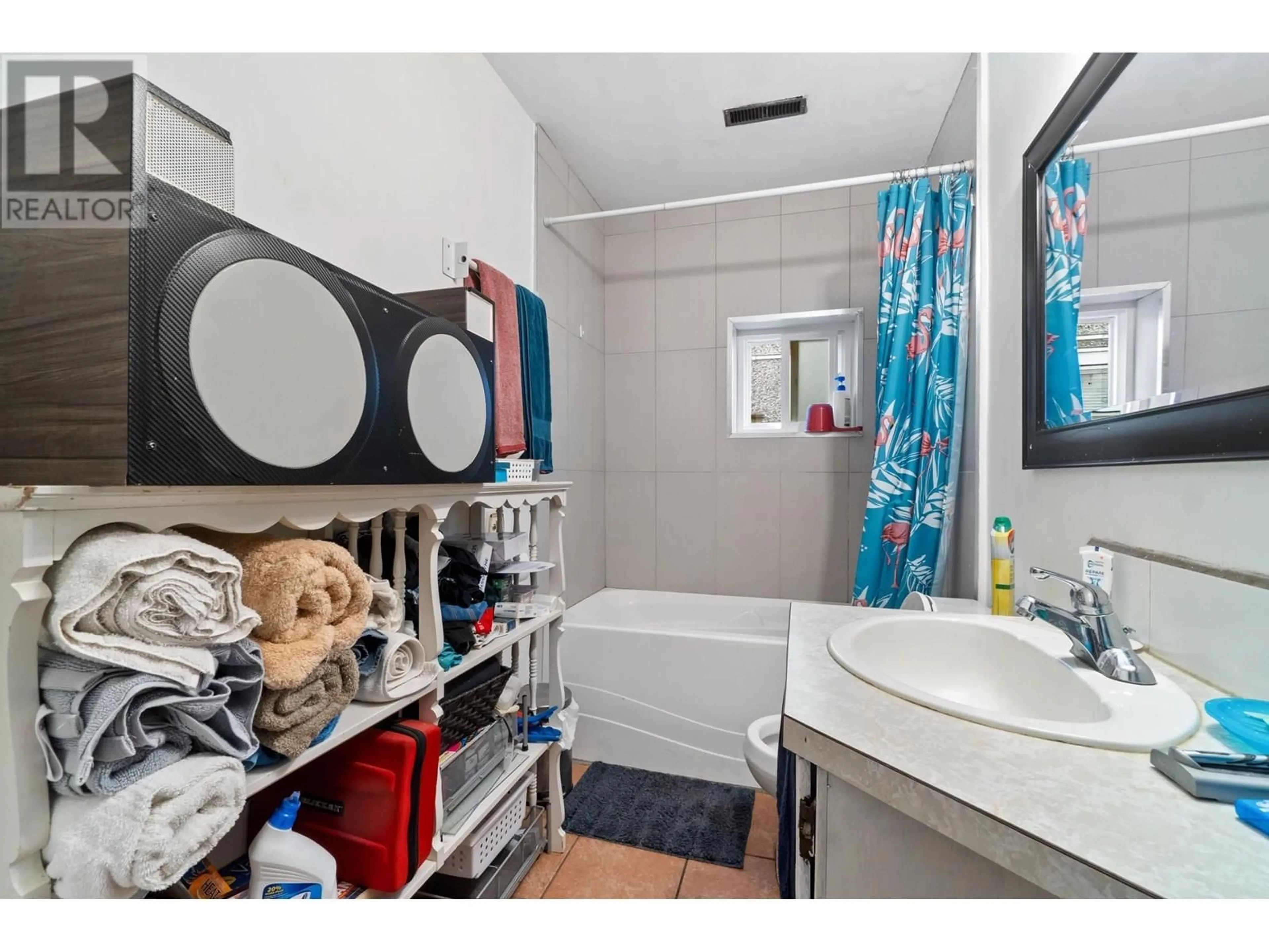 Standard bathroom, ceramic/tile floor for 473 45TH AVENUE, Vancouver British Columbia V5W1X5