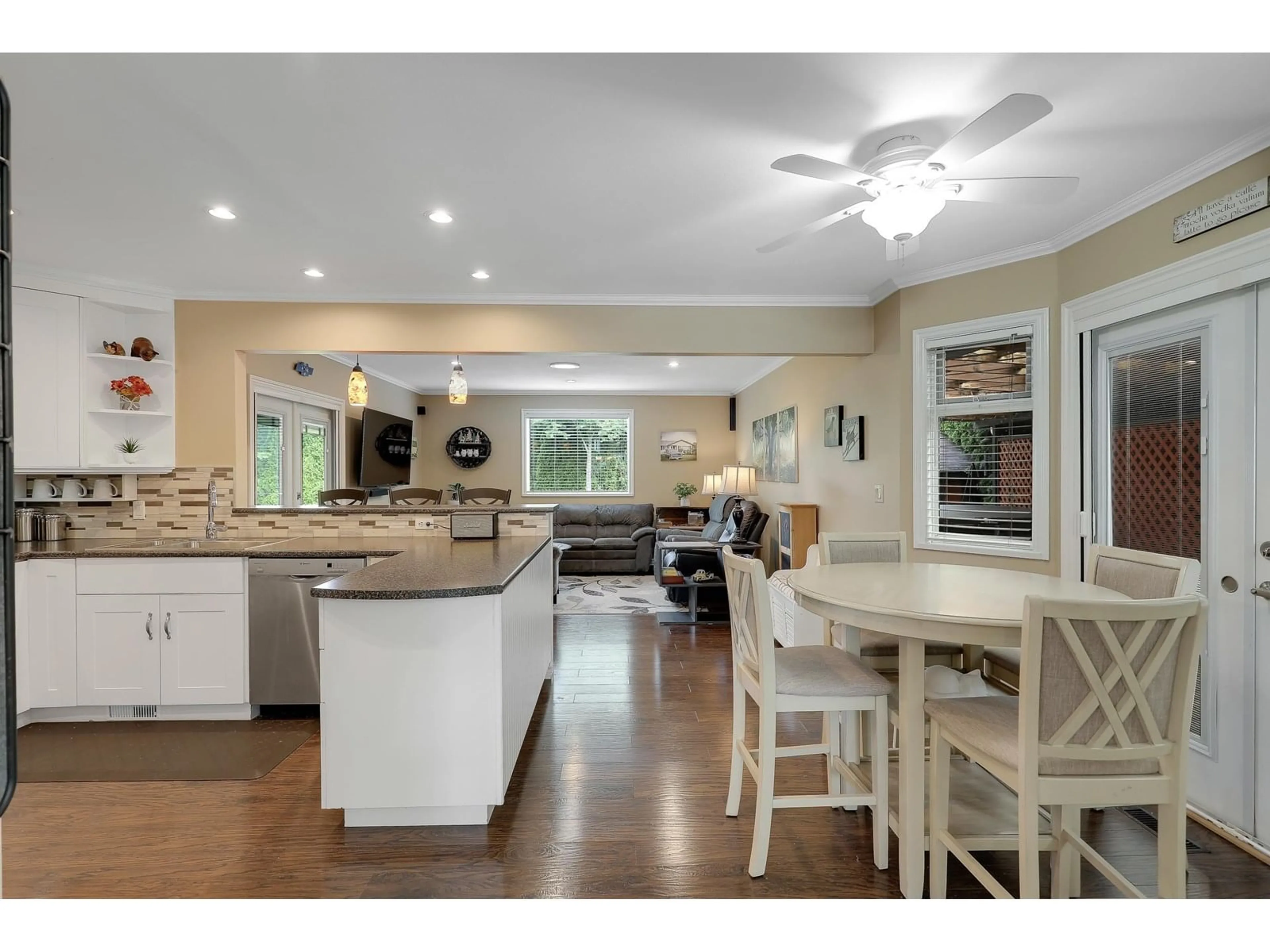 Open concept kitchen, unknown for 6359 172A, Surrey British Columbia V3S6V4