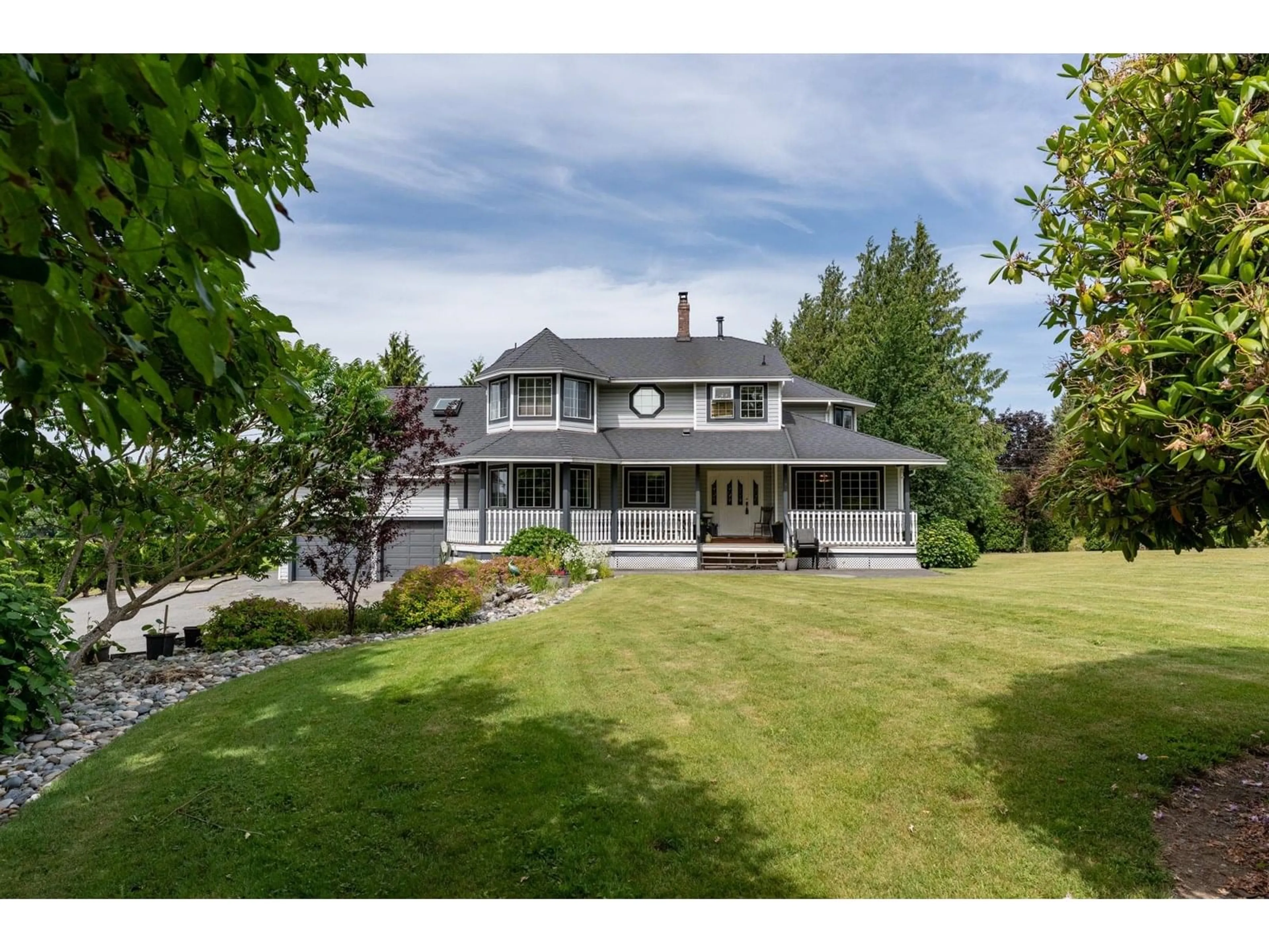A pic from outside/outdoor area/front of a property/back of a property/a pic from drone, unknown for 26176 24, Langley British Columbia V4W2L3