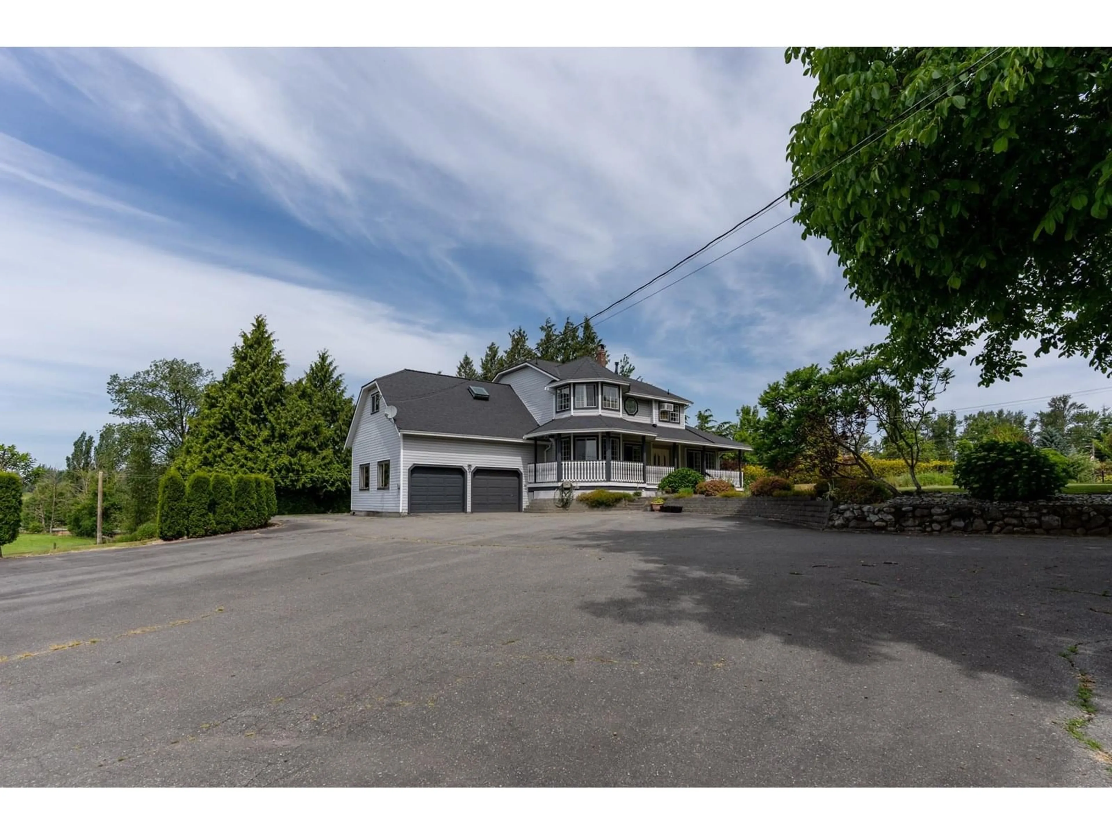 A pic from outside/outdoor area/front of a property/back of a property/a pic from drone, unknown for 26176 24, Langley British Columbia V4W2L3