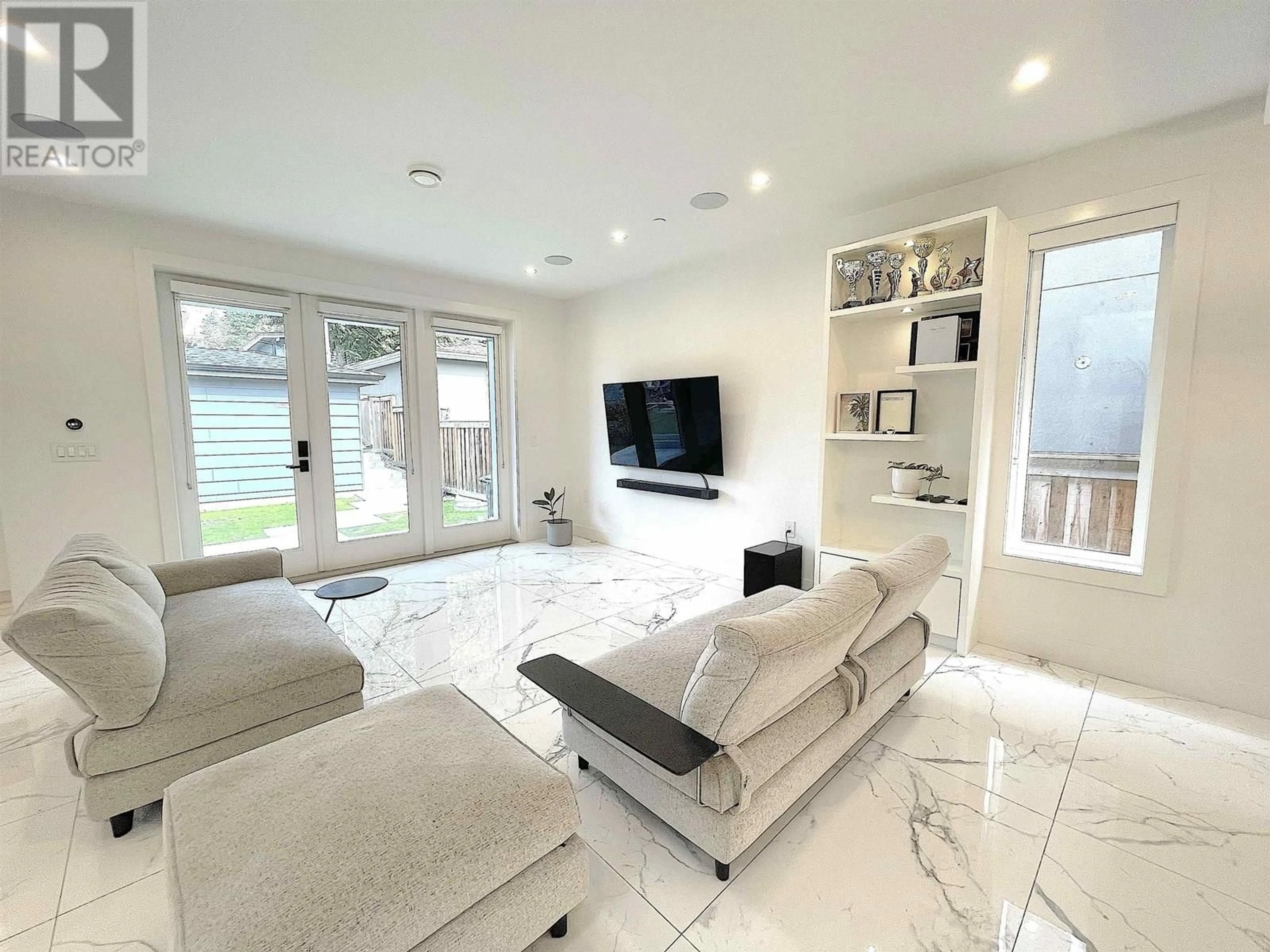 Living room with furniture, unknown for 1633 MARINE DRIVE, Vancouver British Columbia V5P2R5