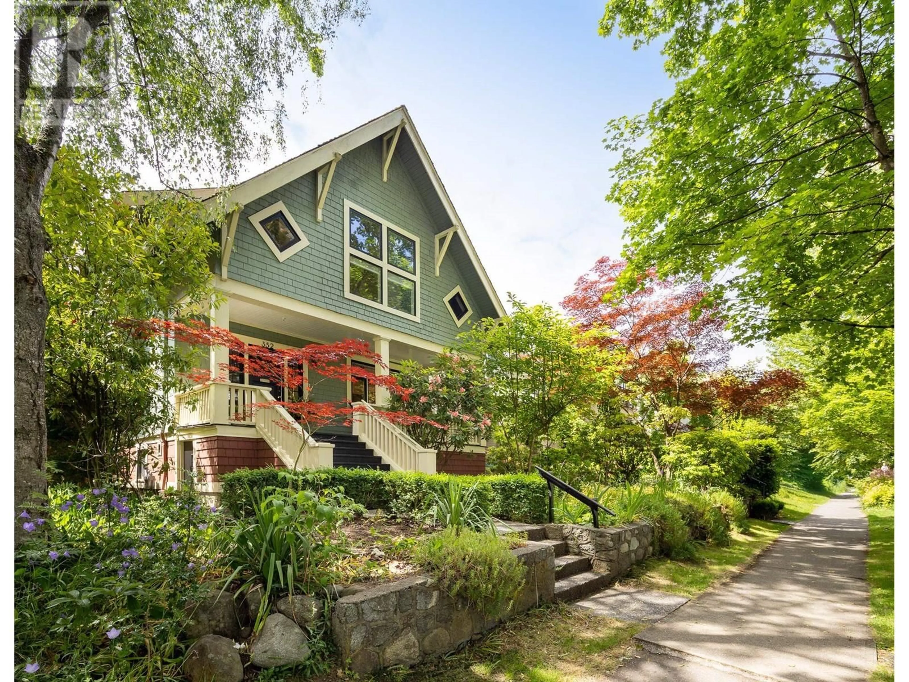 Home with vinyl exterior material, street for 352 21ST AVENUE, Vancouver British Columbia V5Y2E5