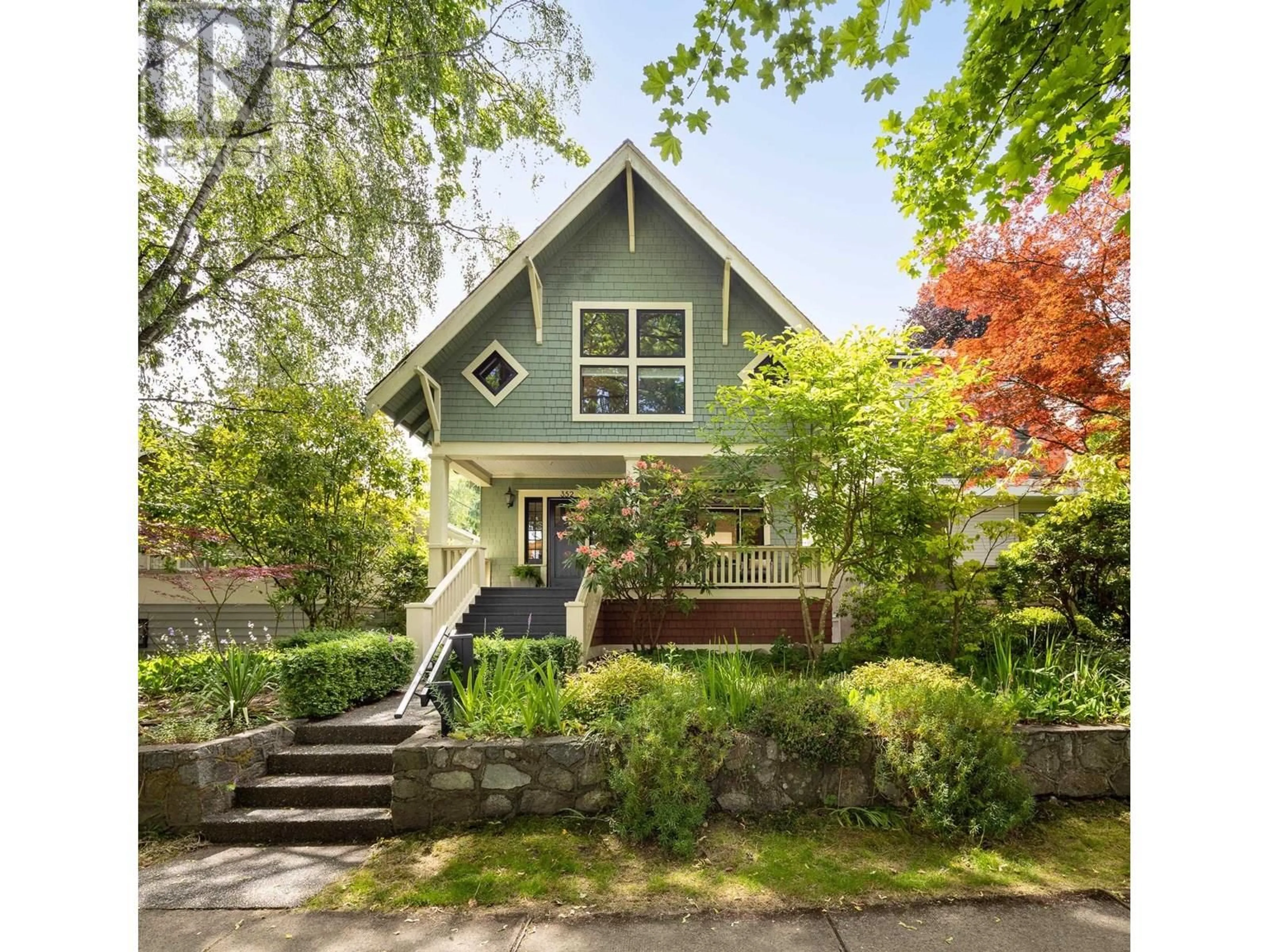 Home with vinyl exterior material, street for 352 21ST AVENUE, Vancouver British Columbia V5Y2E5