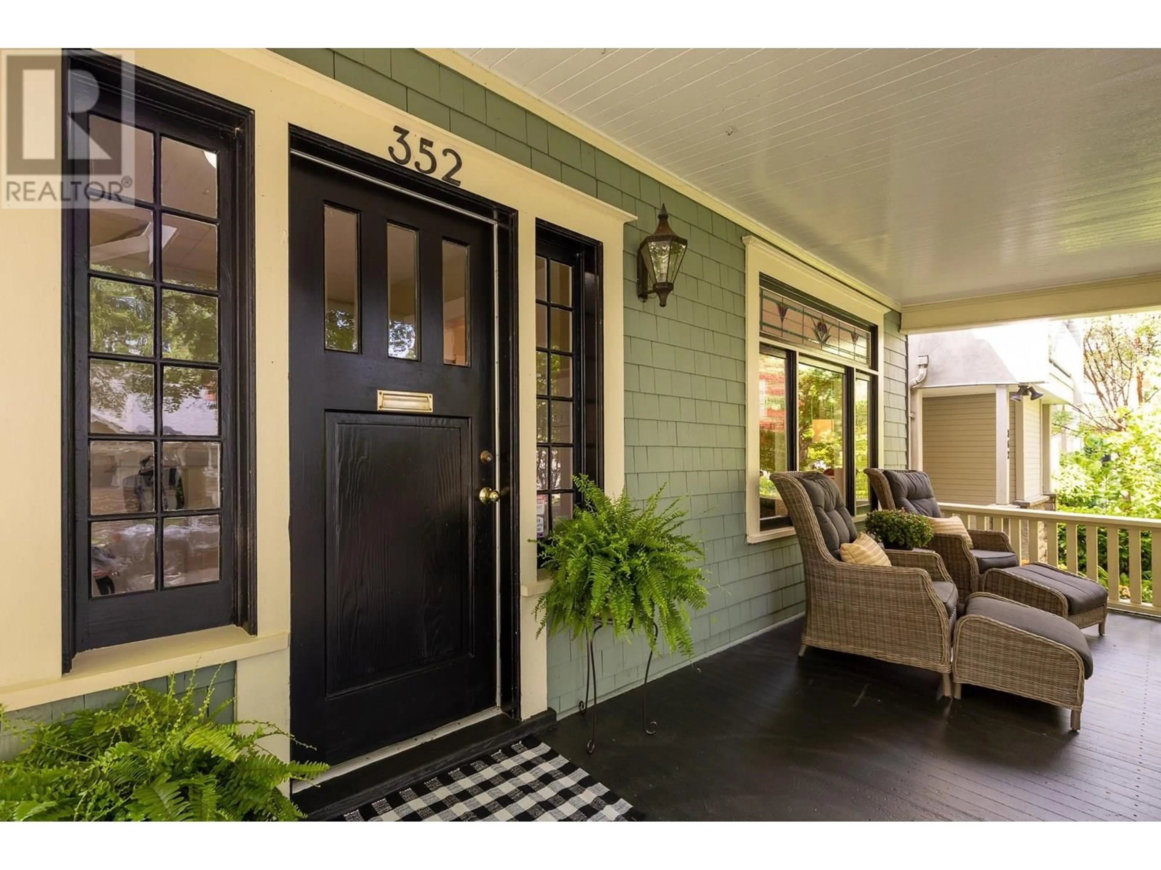 Indoor entryway for 352 21ST AVENUE, Vancouver British Columbia V5Y2E5