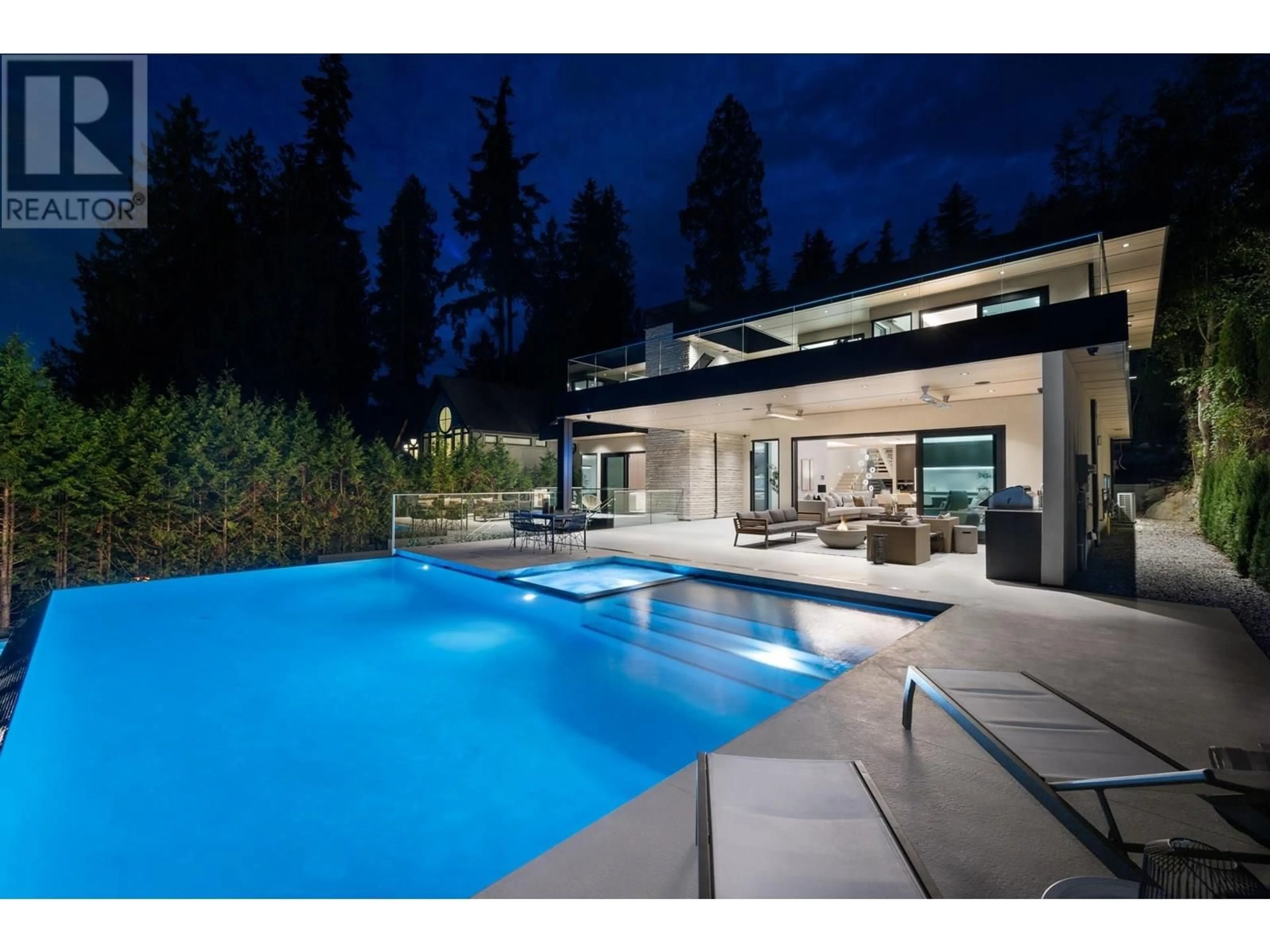 Pool for 449 HILLCREST STREET, West Vancouver British Columbia V7V2L8
