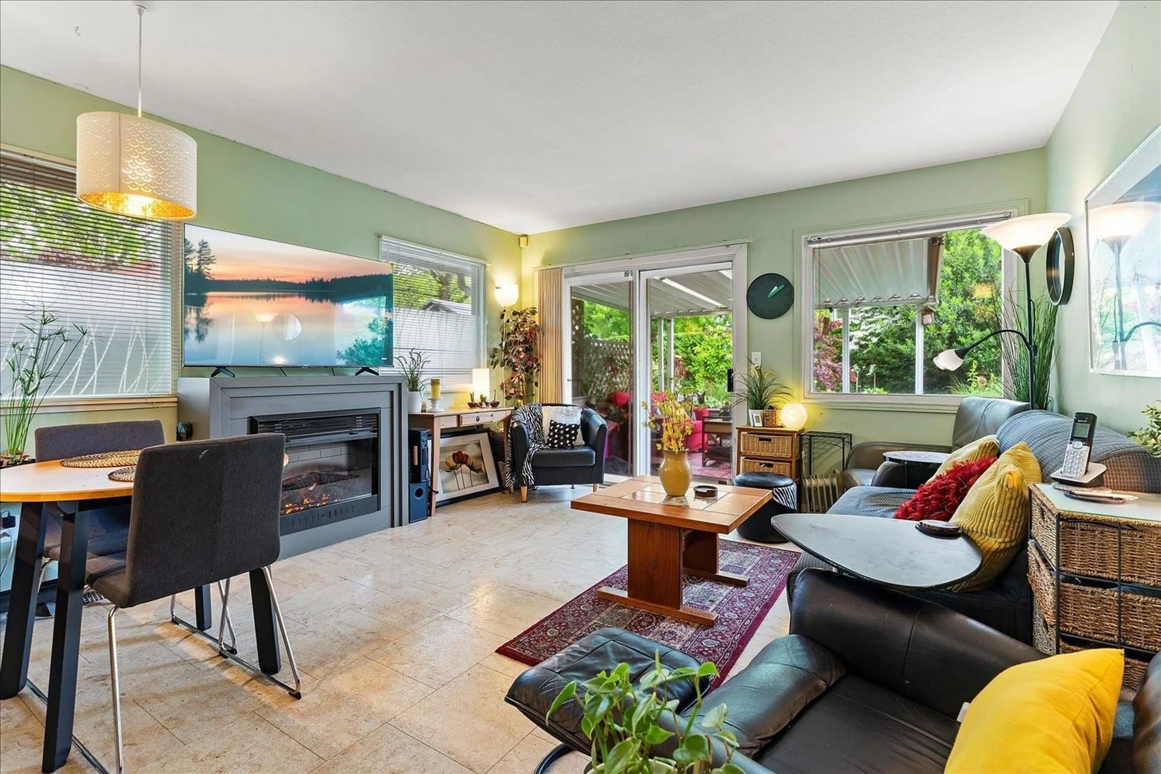 Living room with furniture, unknown for 22141 OLD YALE, Langley British Columbia V2Z1A3