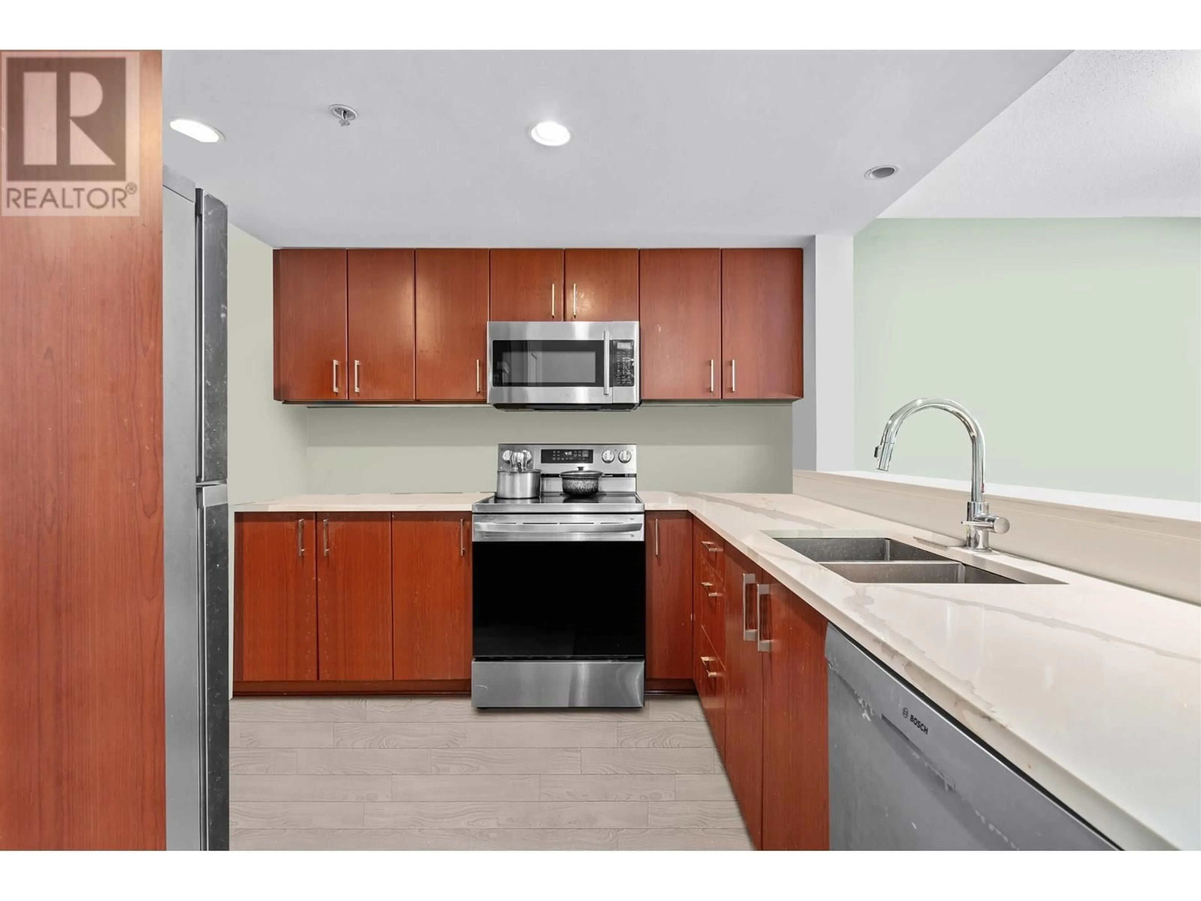 Standard kitchen, unknown for 202 - 235 GUILDFORD WAY, Port Moody British Columbia V3H5L8