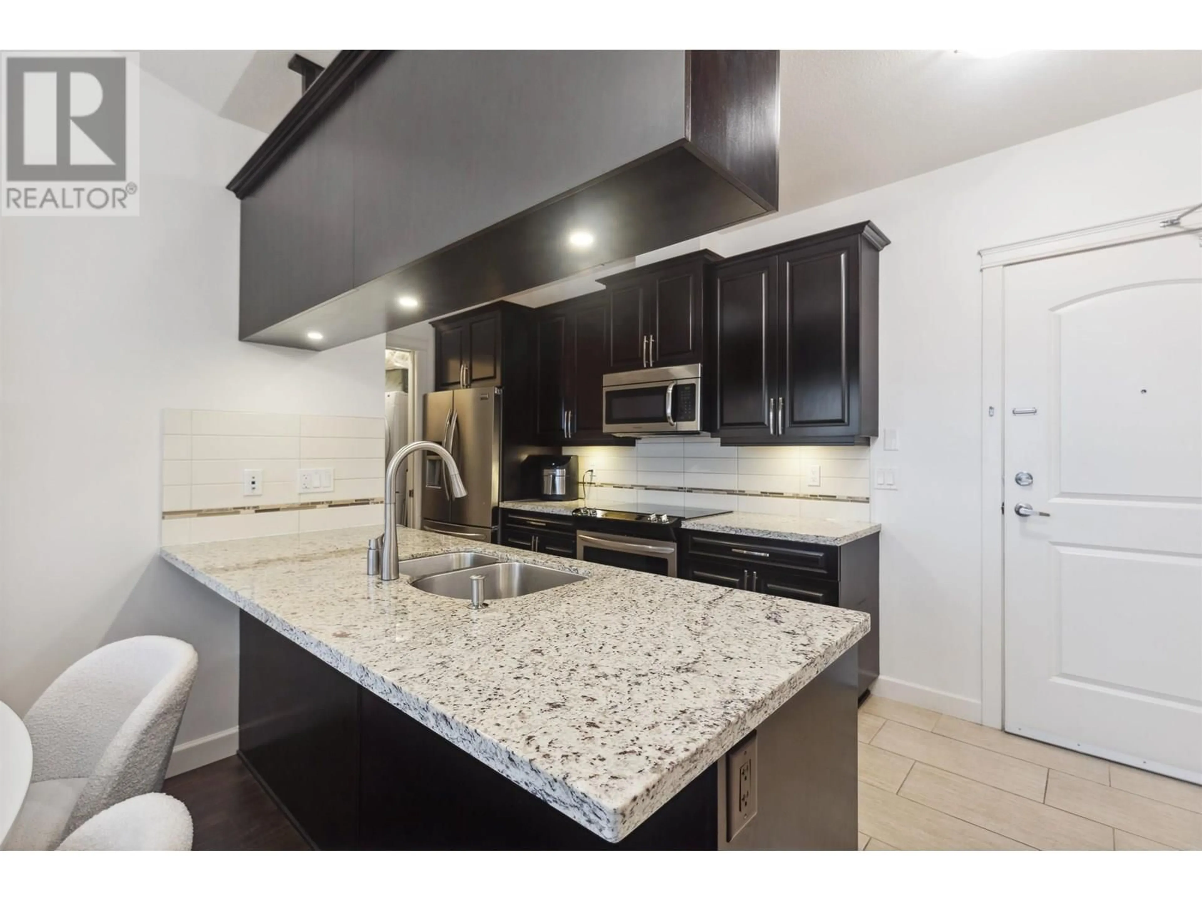 Open concept kitchen, ceramic/tile floor for 412 - 12635 190A STREET, Pitt Meadows British Columbia V3Y0E8