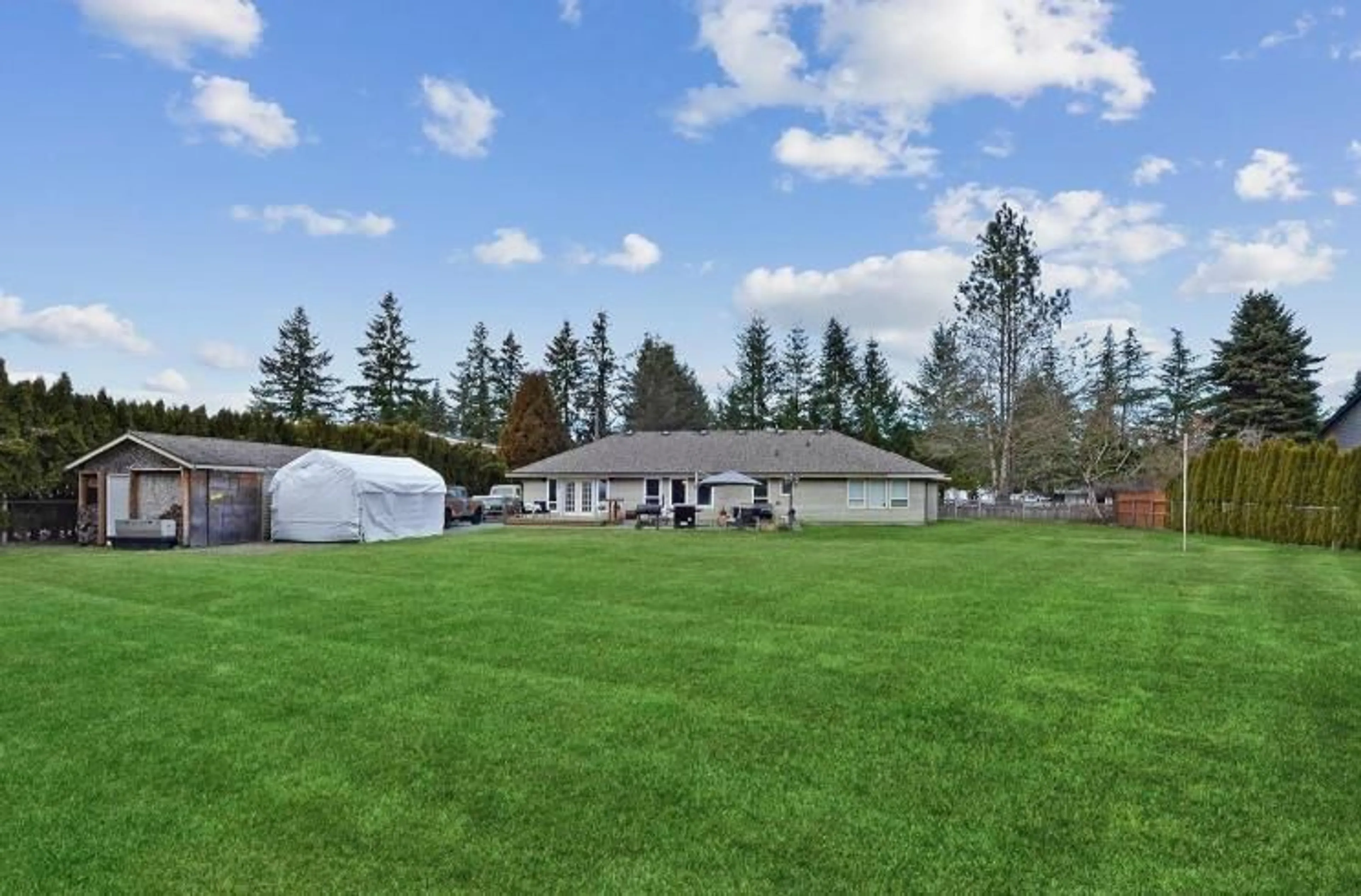 A pic from outside/outdoor area/front of a property/back of a property/a pic from drone, mountain view for 25040 57, Langley British Columbia V4W1T6