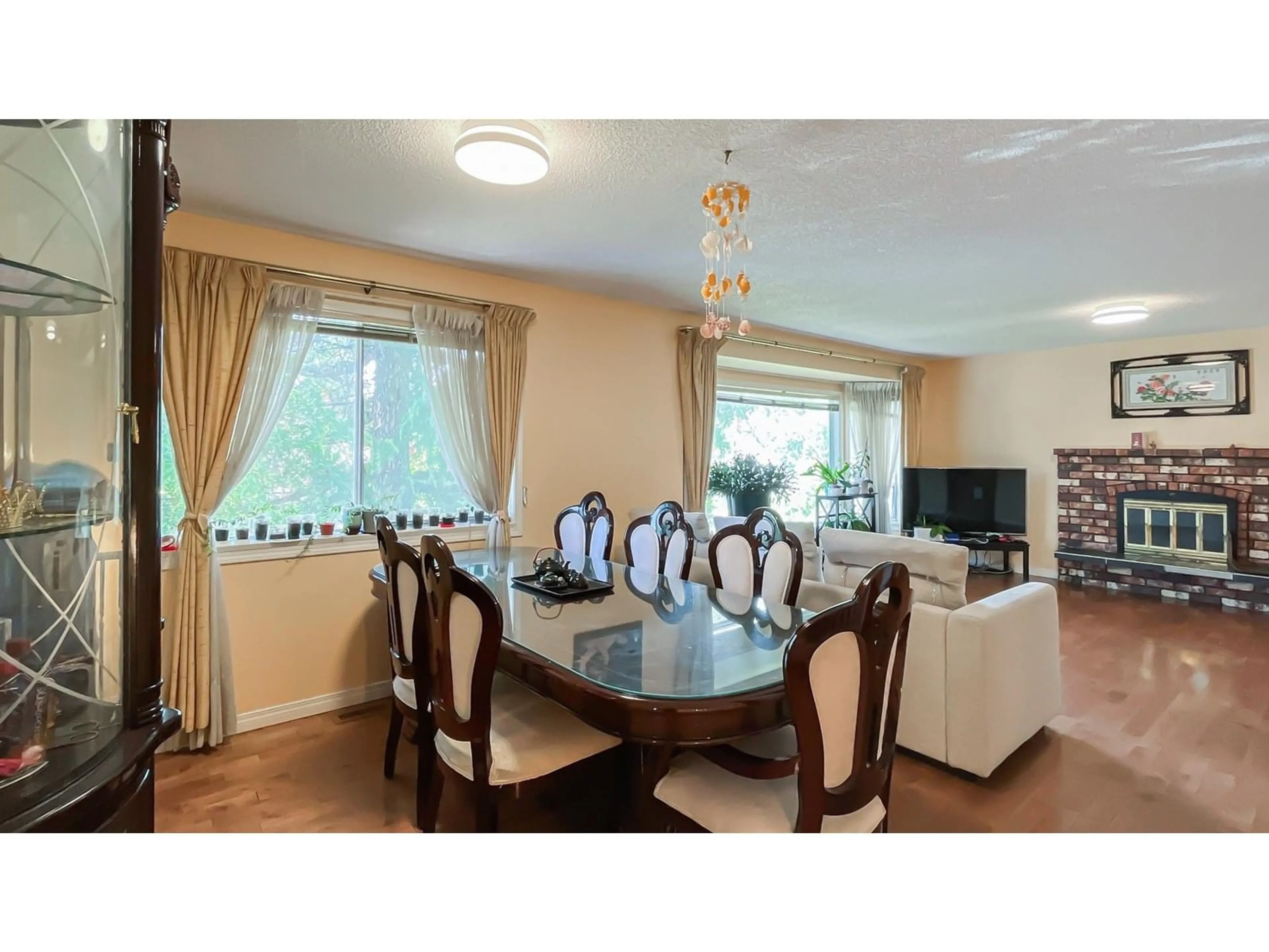 Dining room, wood/laminate floor for 9392 139, Surrey British Columbia V3V7K9