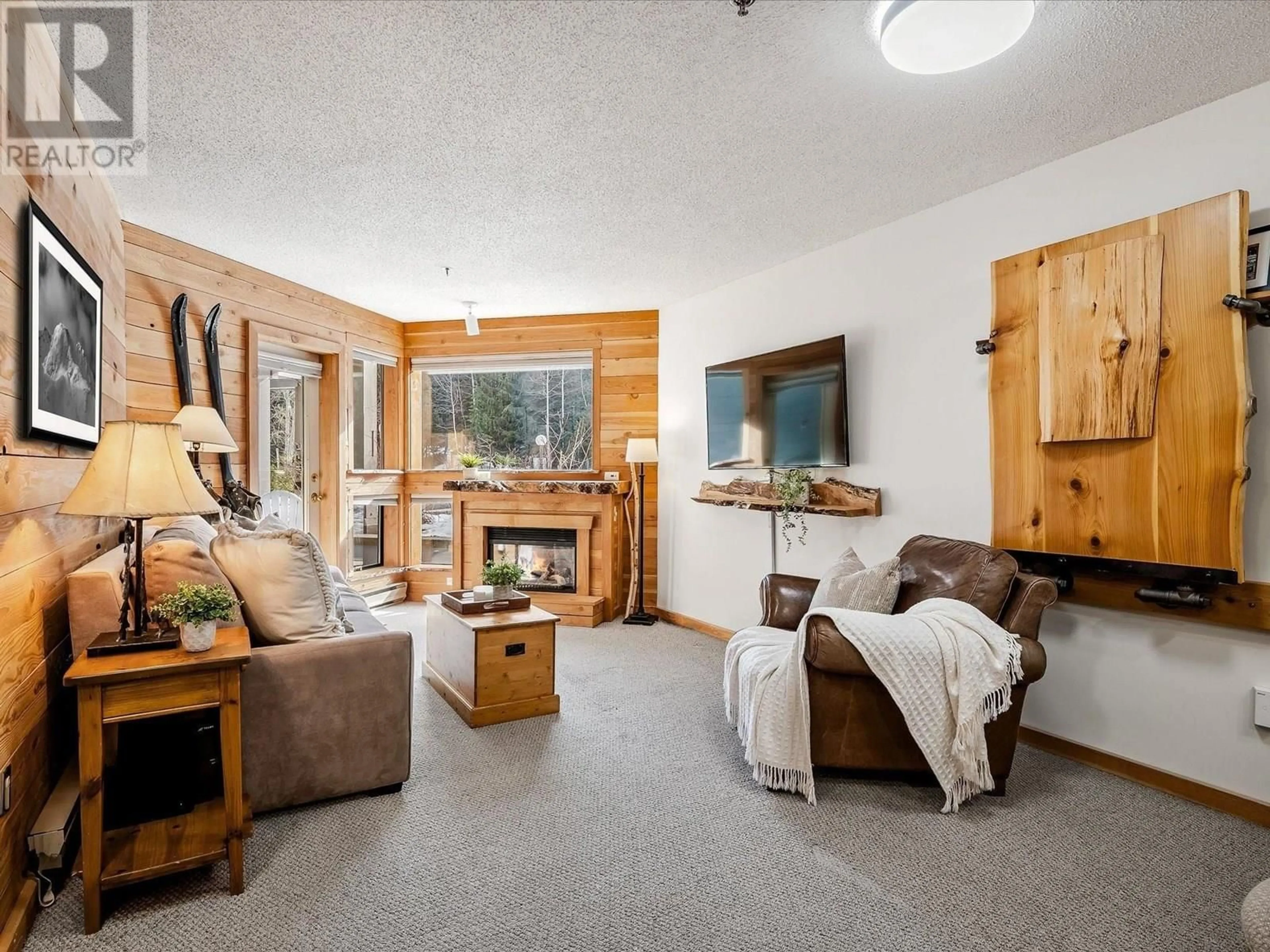 Living room with furniture, unknown for 229 - 4905 SPEARHEAD DRIVE, Whistler British Columbia V0N1B4