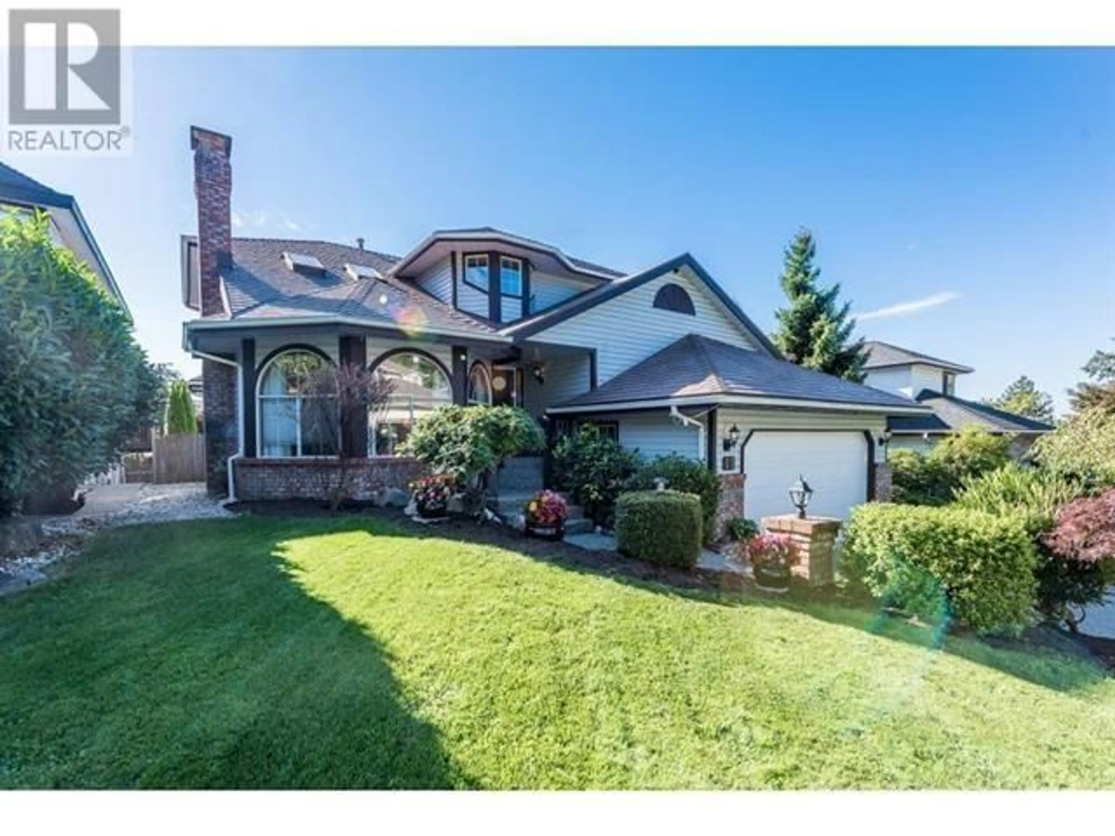 Home with vinyl exterior material, street for 15 PARKWOOD PLACE, Port Moody British Columbia V3H4K7