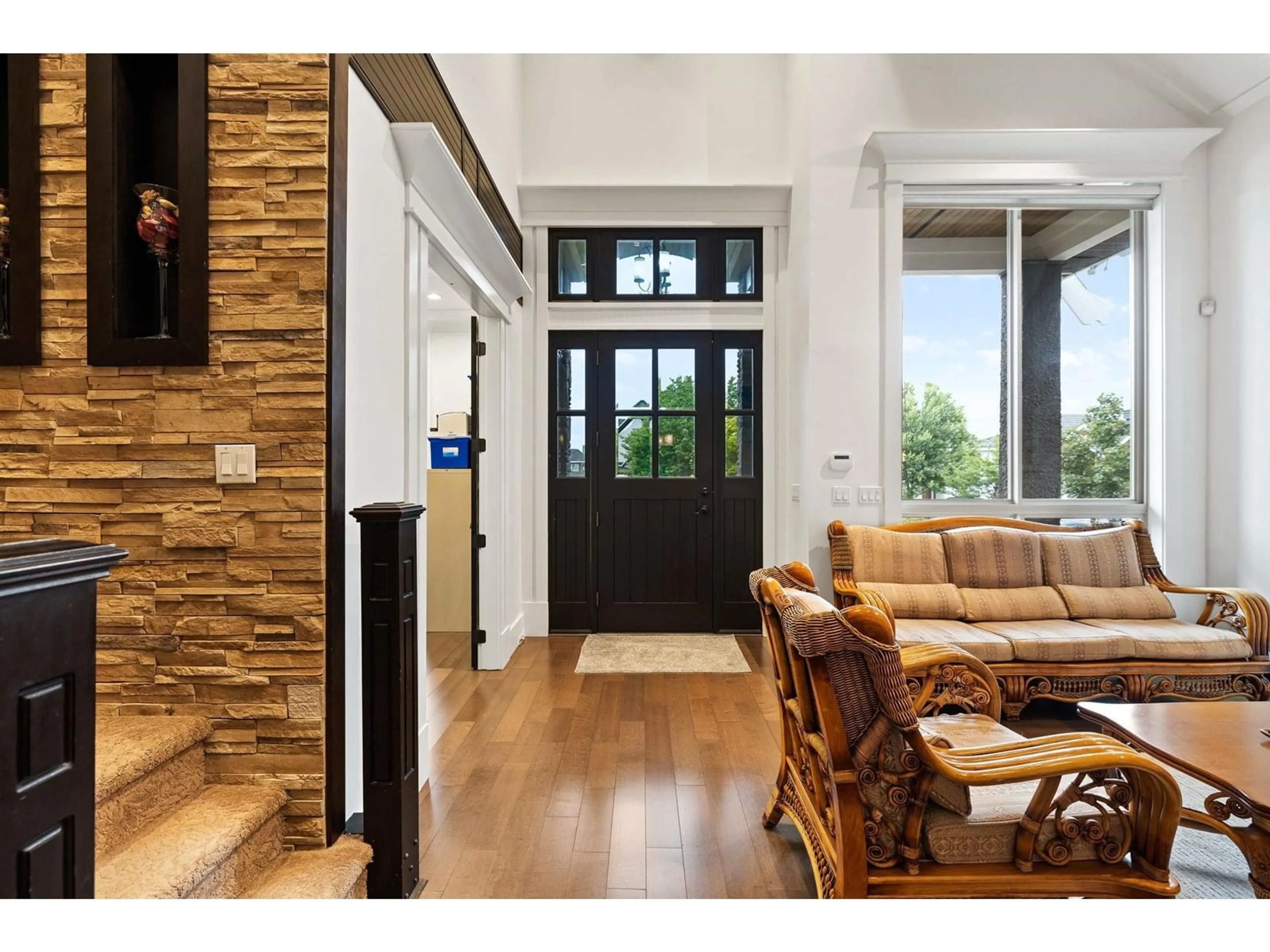 Indoor entryway for 16450 87A, Surrey British Columbia V4N1E7