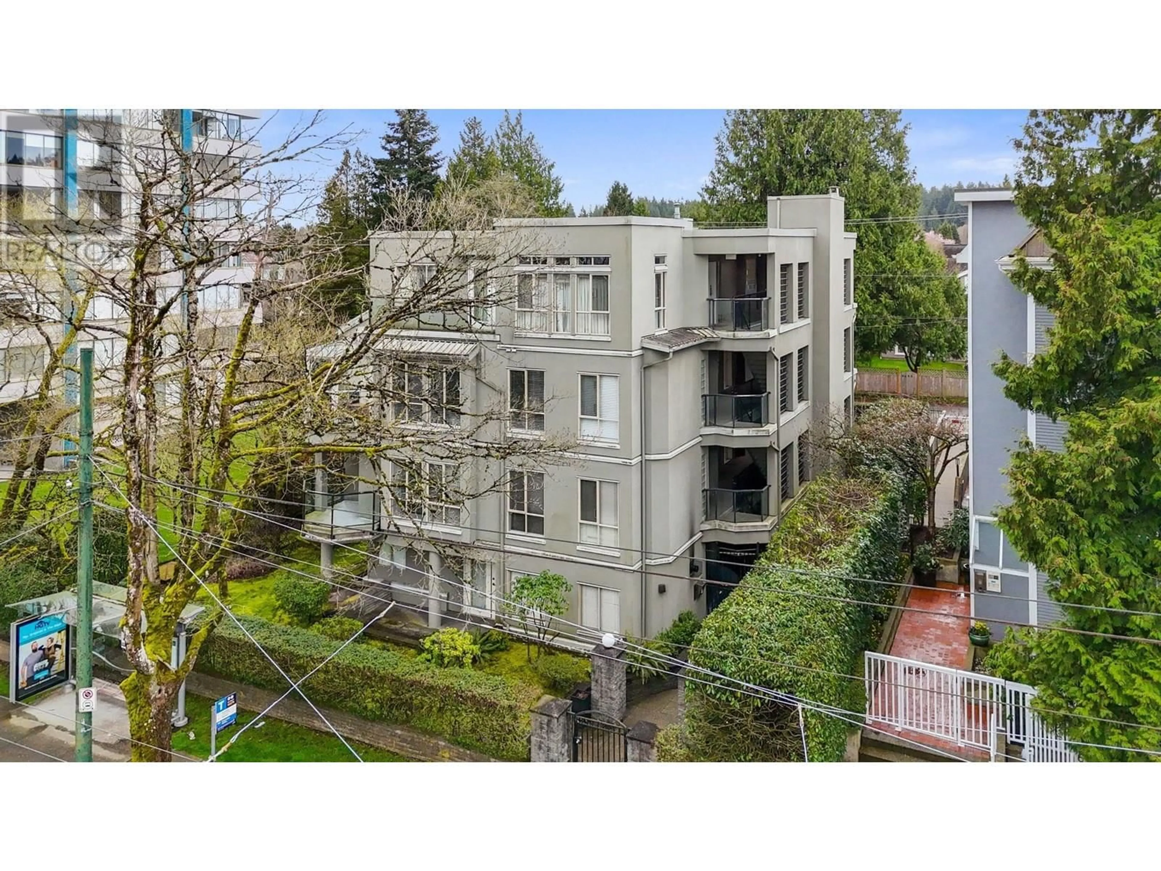 A pic from outside/outdoor area/front of a property/back of a property/a pic from drone, unknown for 402 - 4688 10TH AVENUE, Vancouver British Columbia V6R2J5