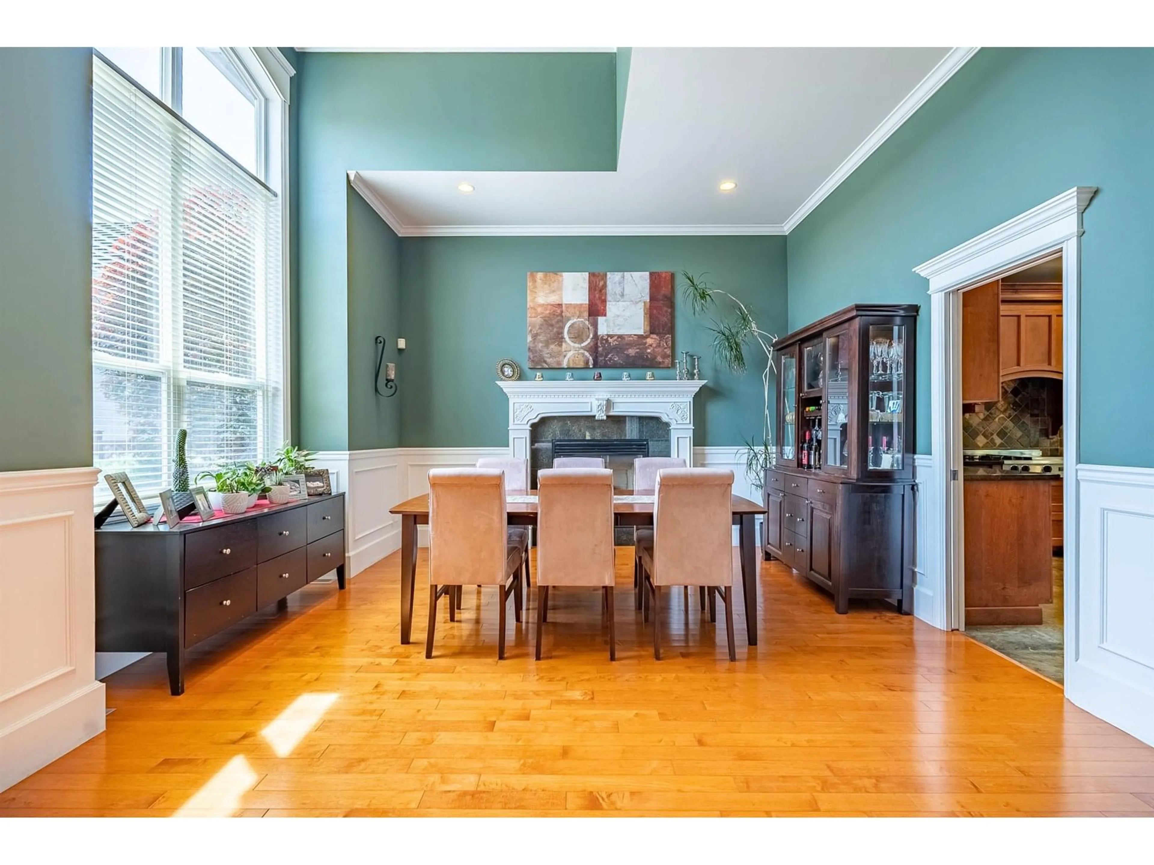 Dining room, wood/laminate floor for 16871 87, Surrey British Columbia V4N5J4