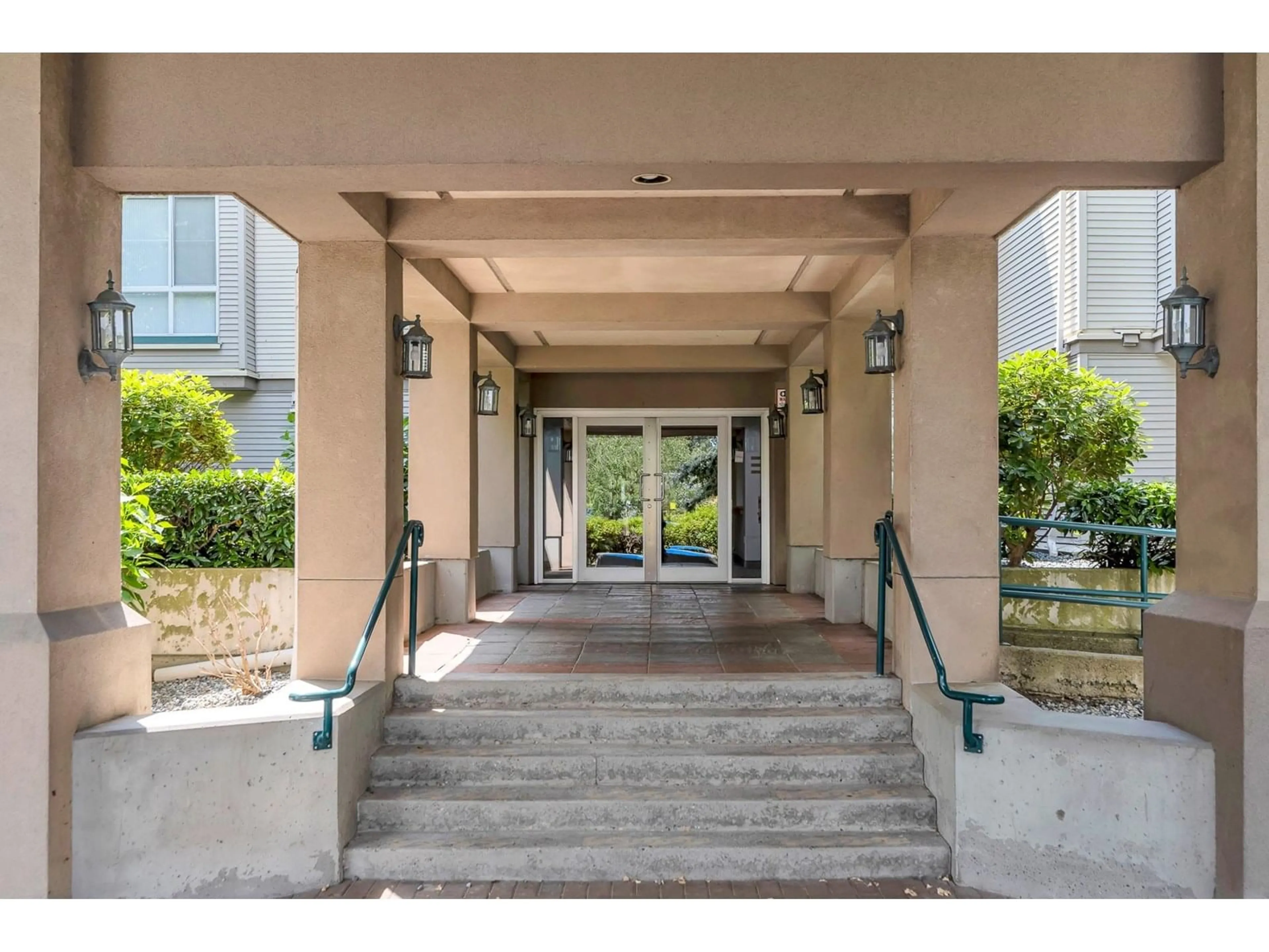 Indoor foyer for 334 - 19528 FRASER, Surrey British Columbia V3S8P4