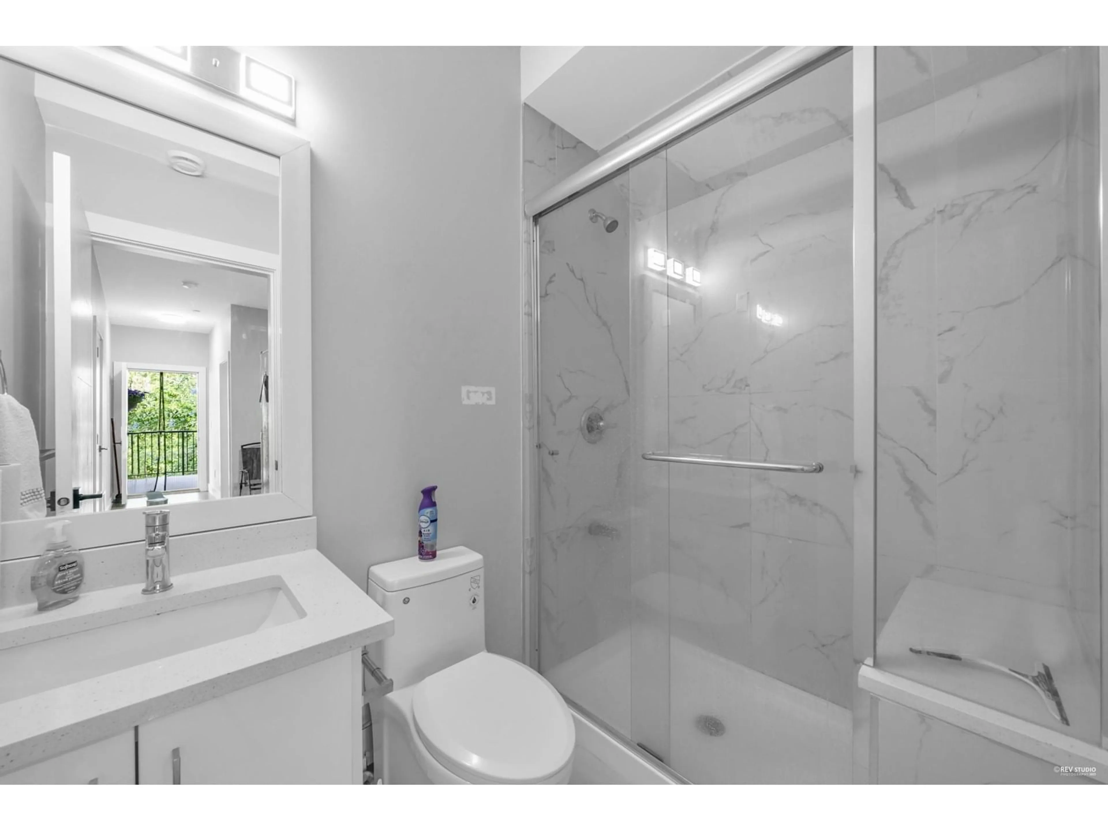 Standard bathroom, ceramic/tile floor for 4 - 5988 LINDEMAN STREET, Chilliwack British Columbia V2R0R9