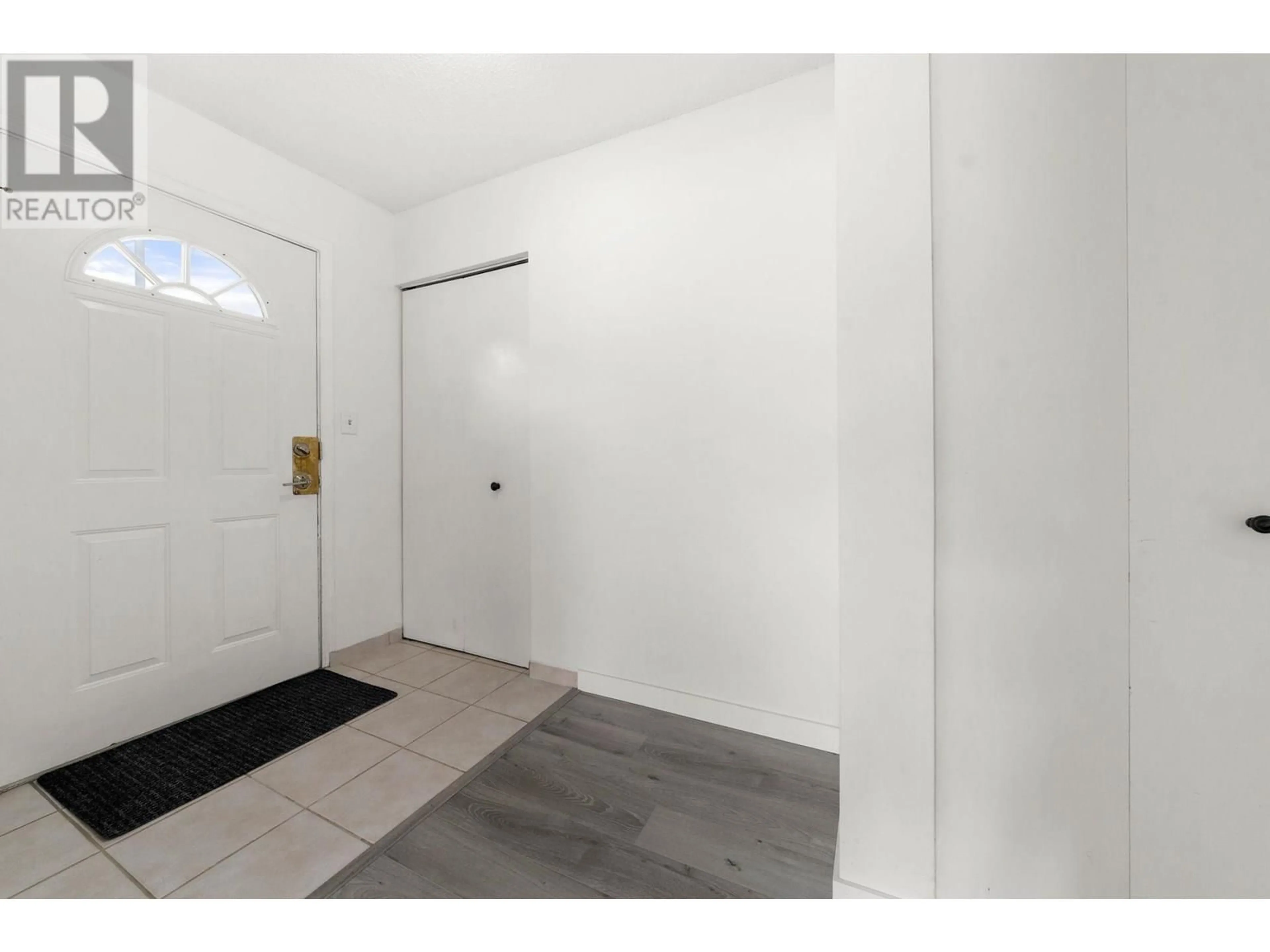 Unknown for 15 - 834 PREMIER STREET, North Vancouver British Columbia V7J2G9