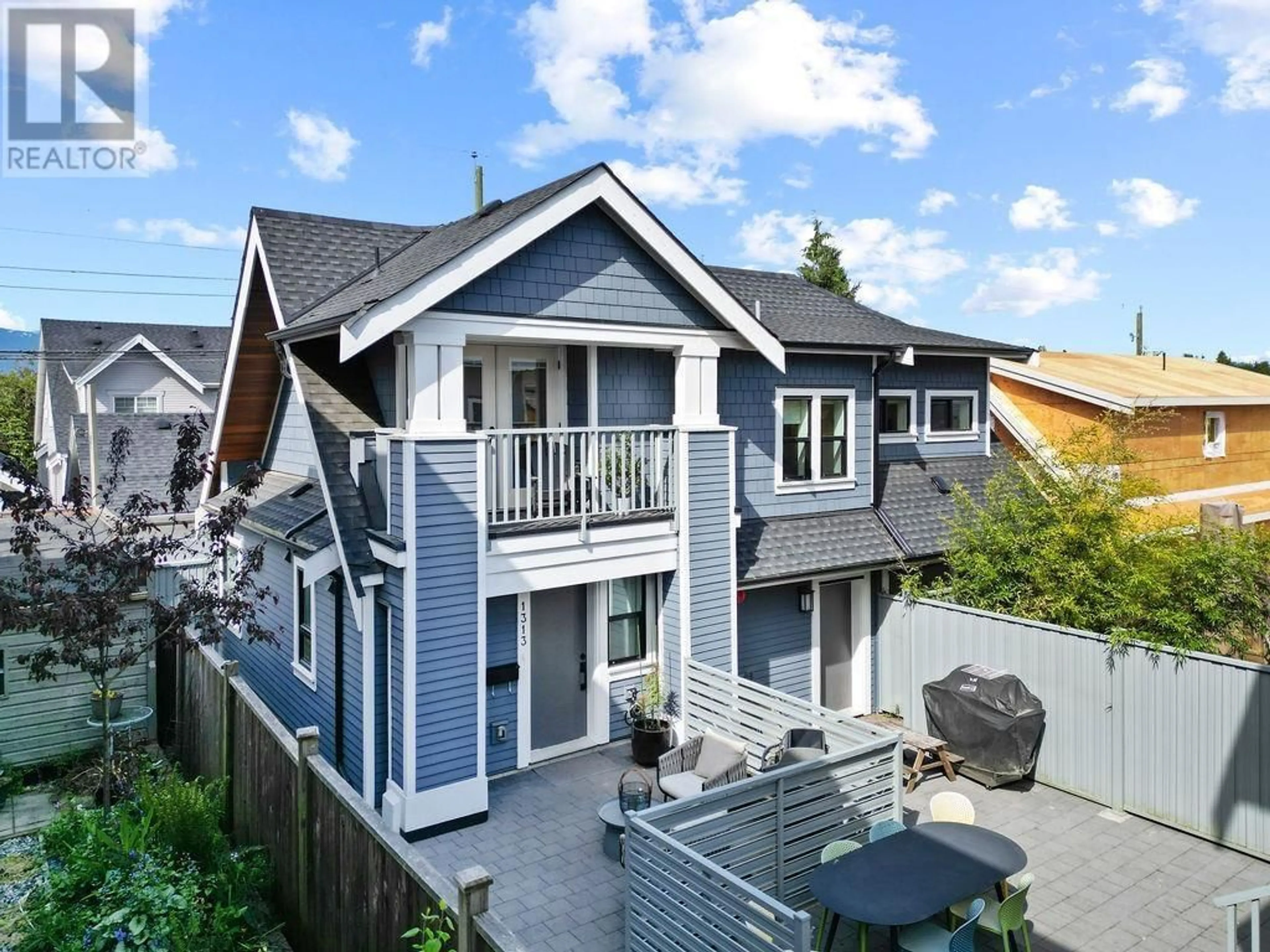 A pic from outside/outdoor area/front of a property/back of a property/a pic from drone, street for 1313 20TH AVENUE, Vancouver British Columbia V5V1P4