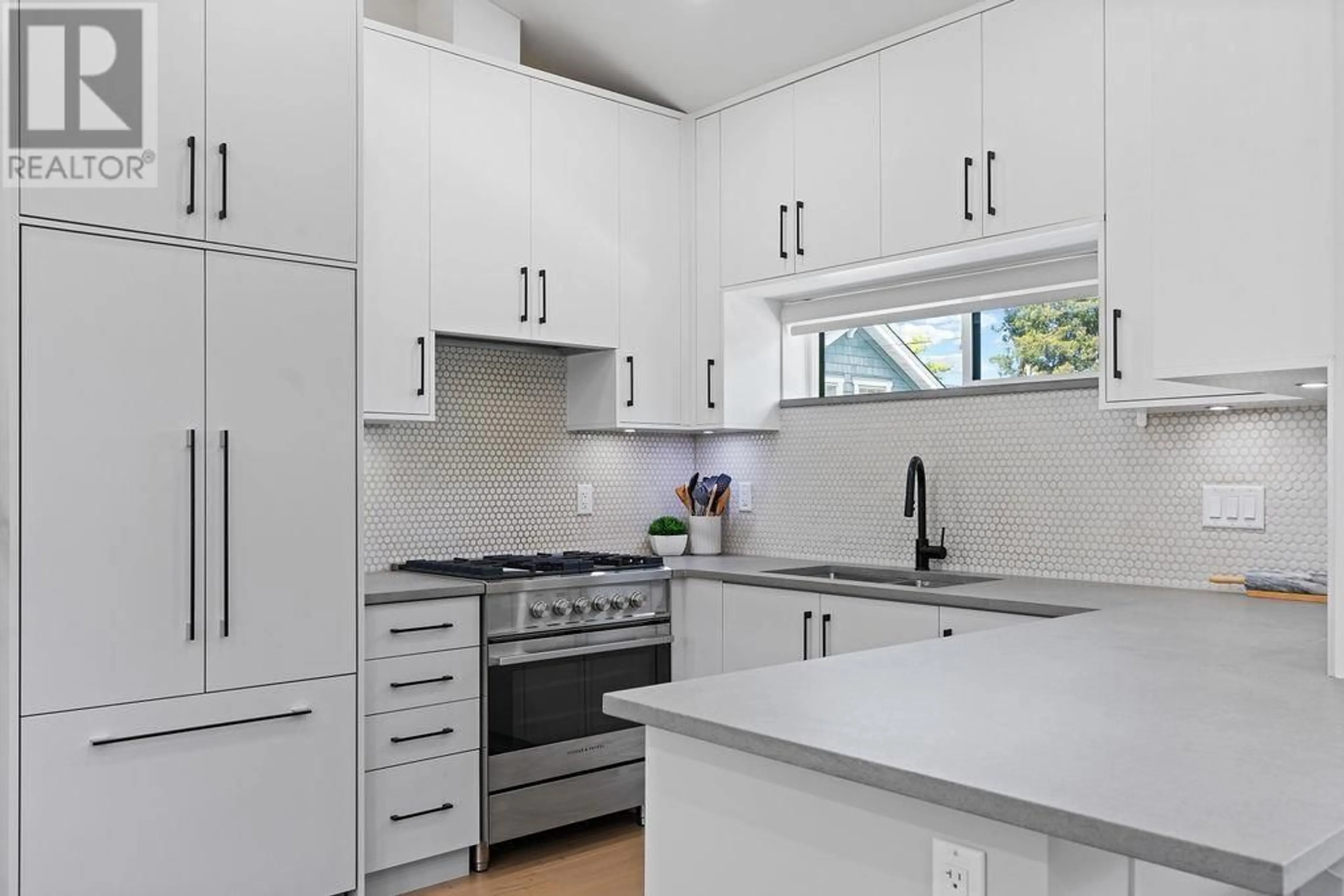 Standard kitchen, unknown for 1313 20TH AVENUE, Vancouver British Columbia V5V1P4