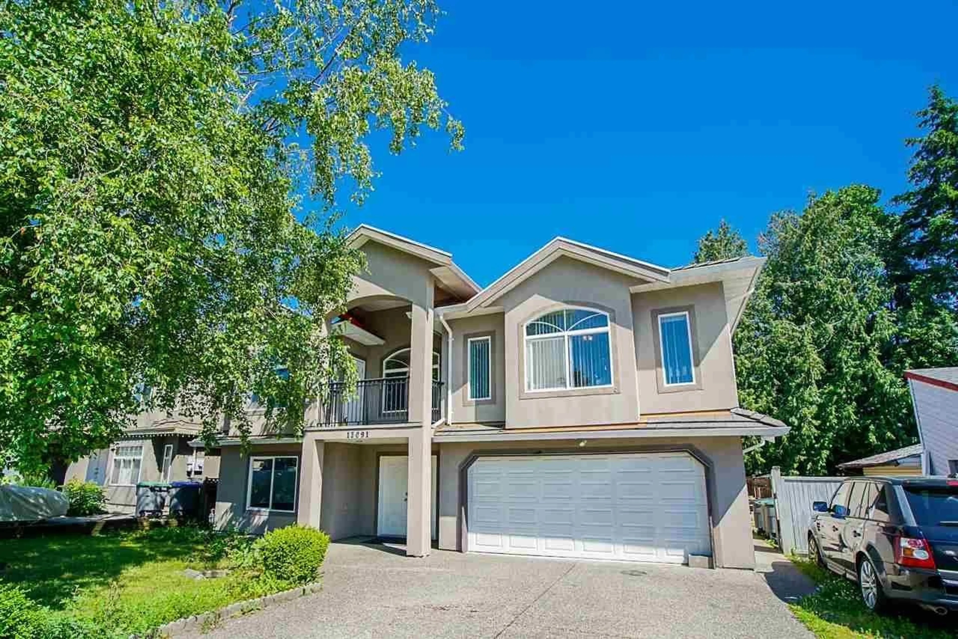 Home with vinyl exterior material, unknown for 13091 68, Surrey British Columbia V3W2E5