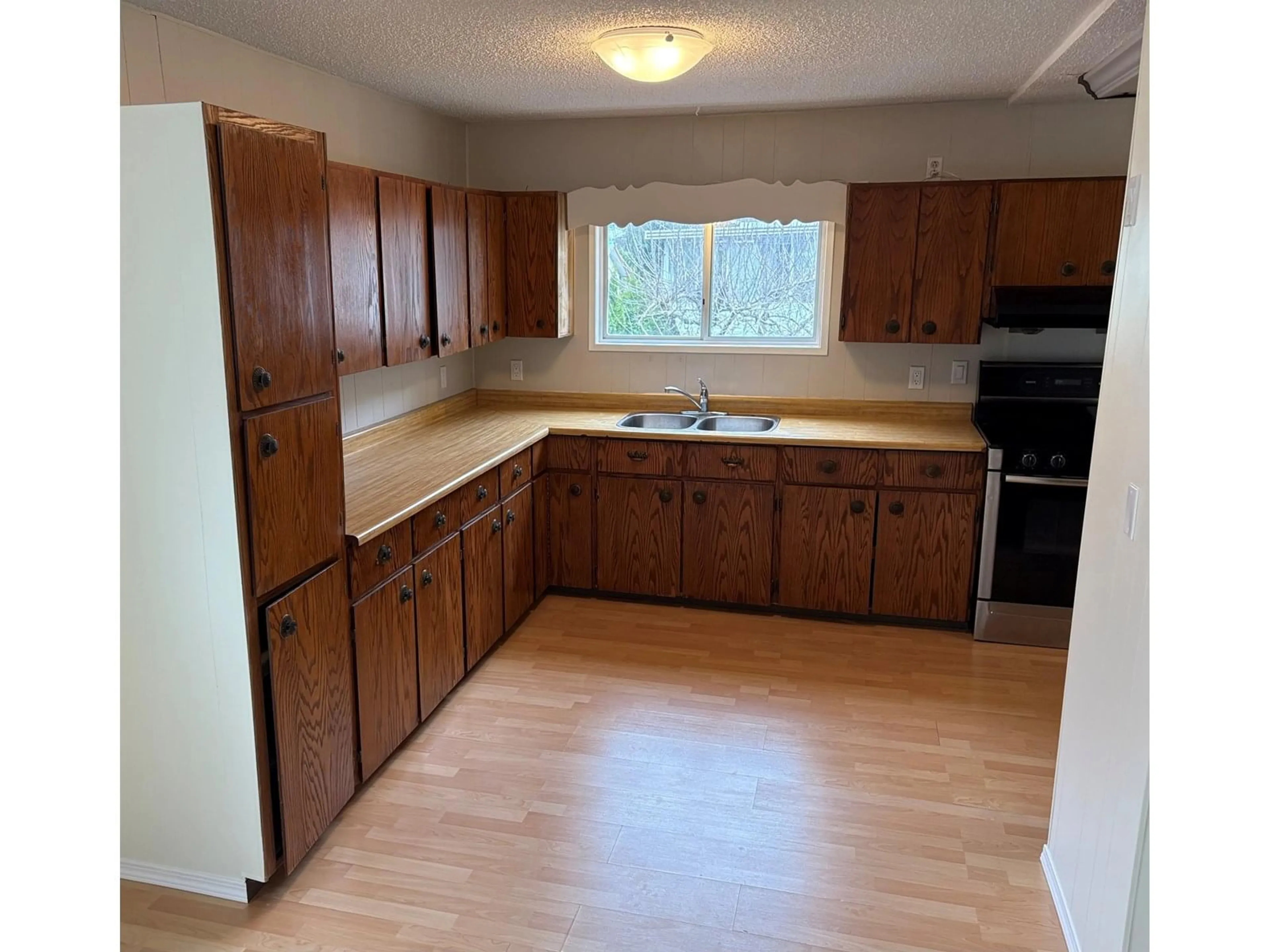 Standard kitchen, unknown for 8560 CRAMER DRIVE, Chilliwack British Columbia V2P5H5