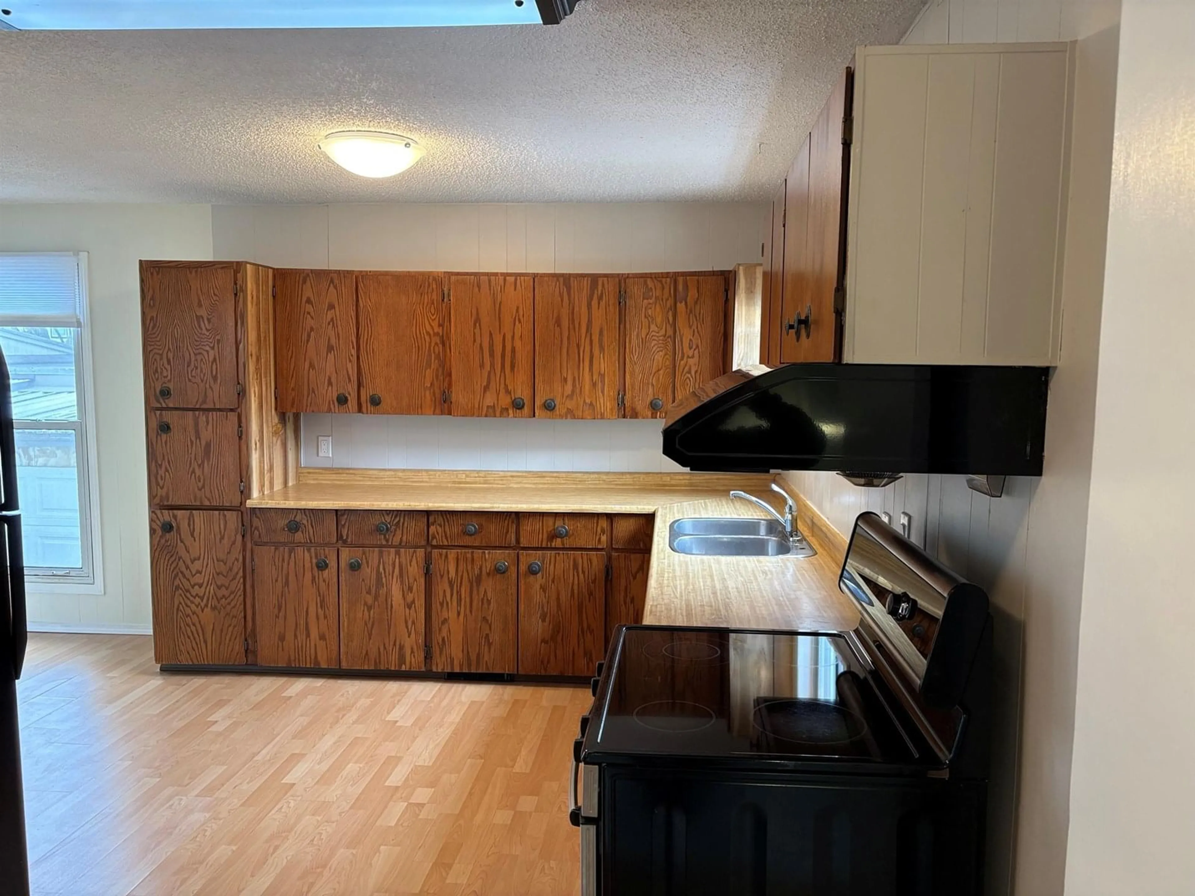 Standard kitchen, wood/laminate floor for 8560 CRAMER DRIVE, Chilliwack British Columbia V2P5H5