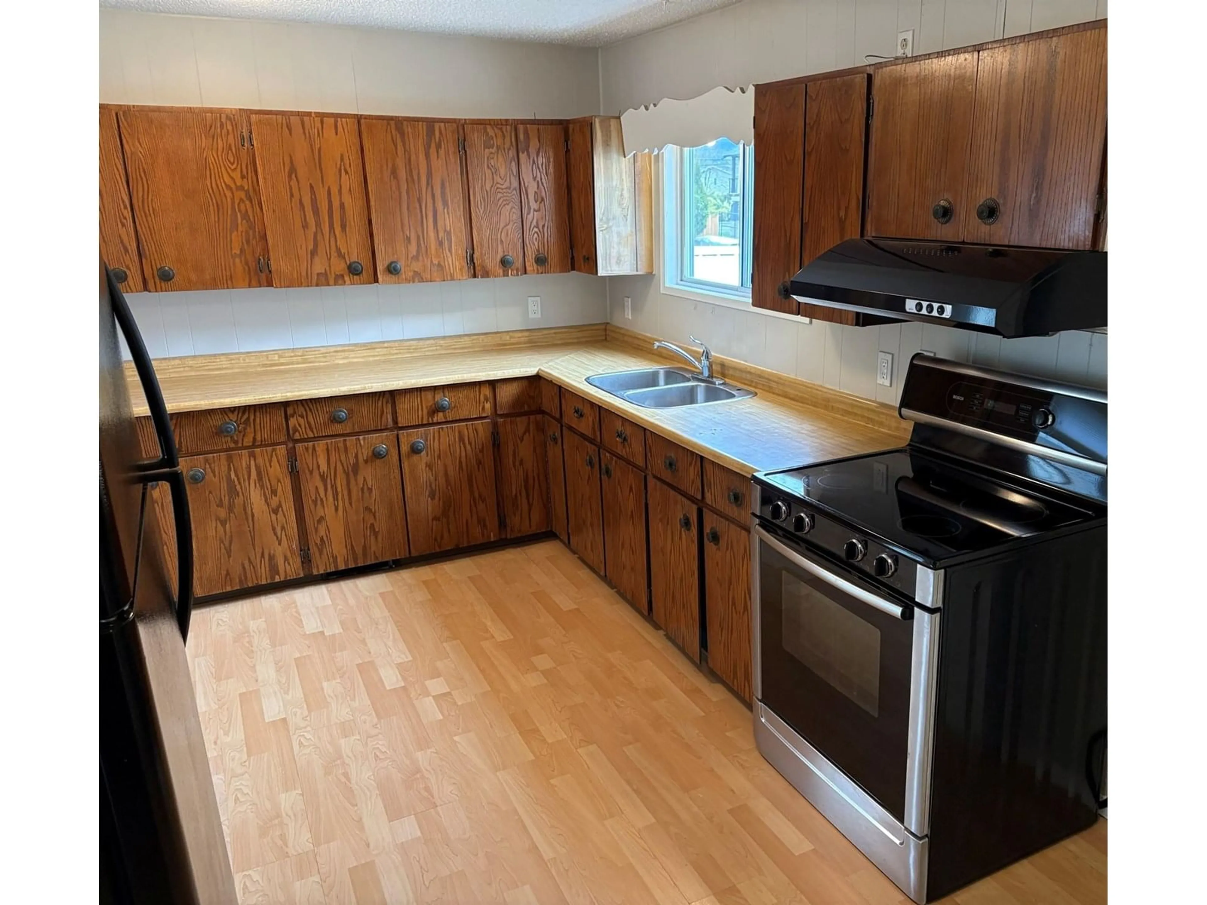 Standard kitchen, unknown for 8560 CRAMER DRIVE, Chilliwack British Columbia V2P5H5