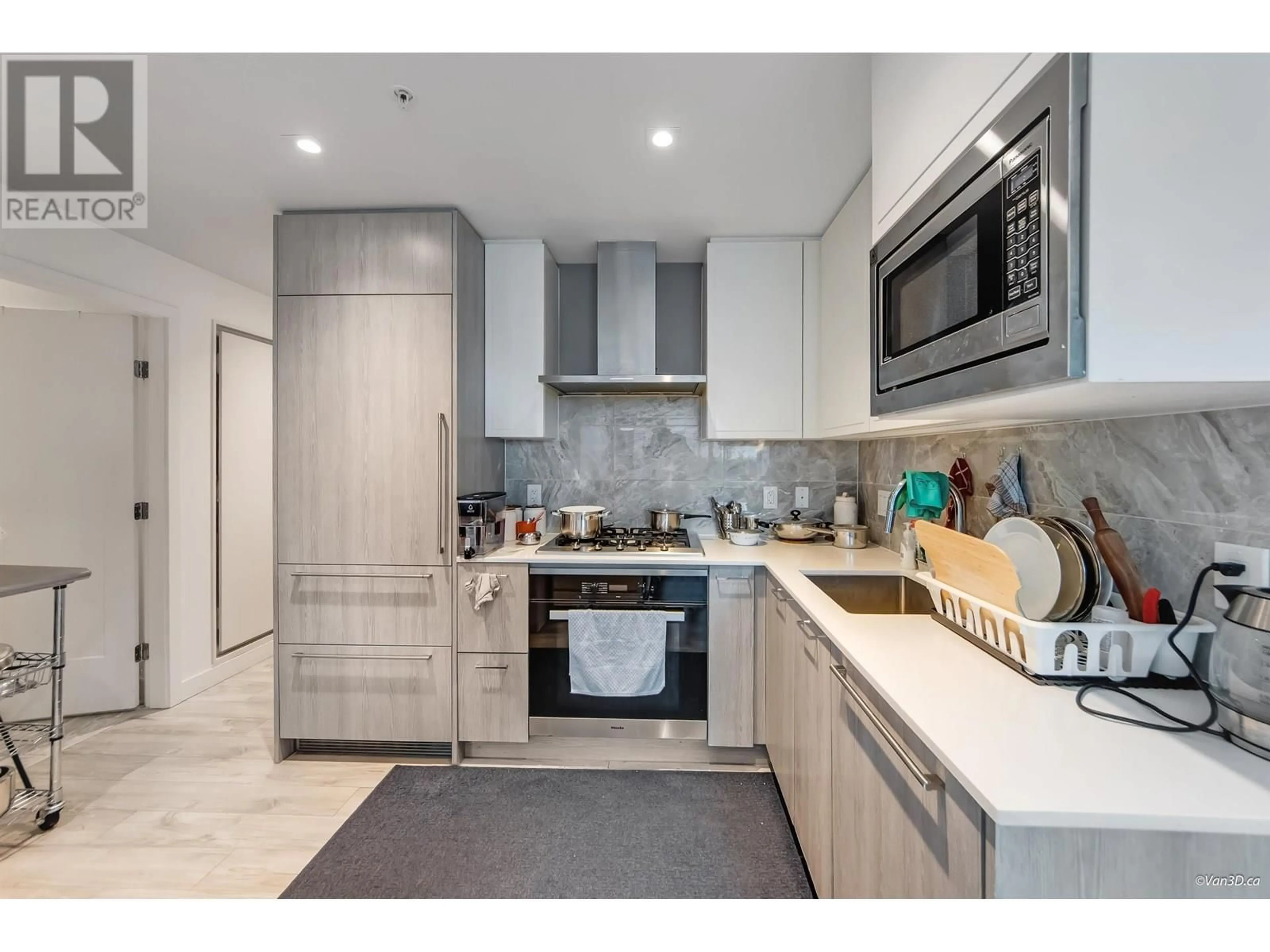 Standard kitchen, unknown for 202 - 2288 ALPHA AVENUE, Burnaby British Columbia V5C0L9