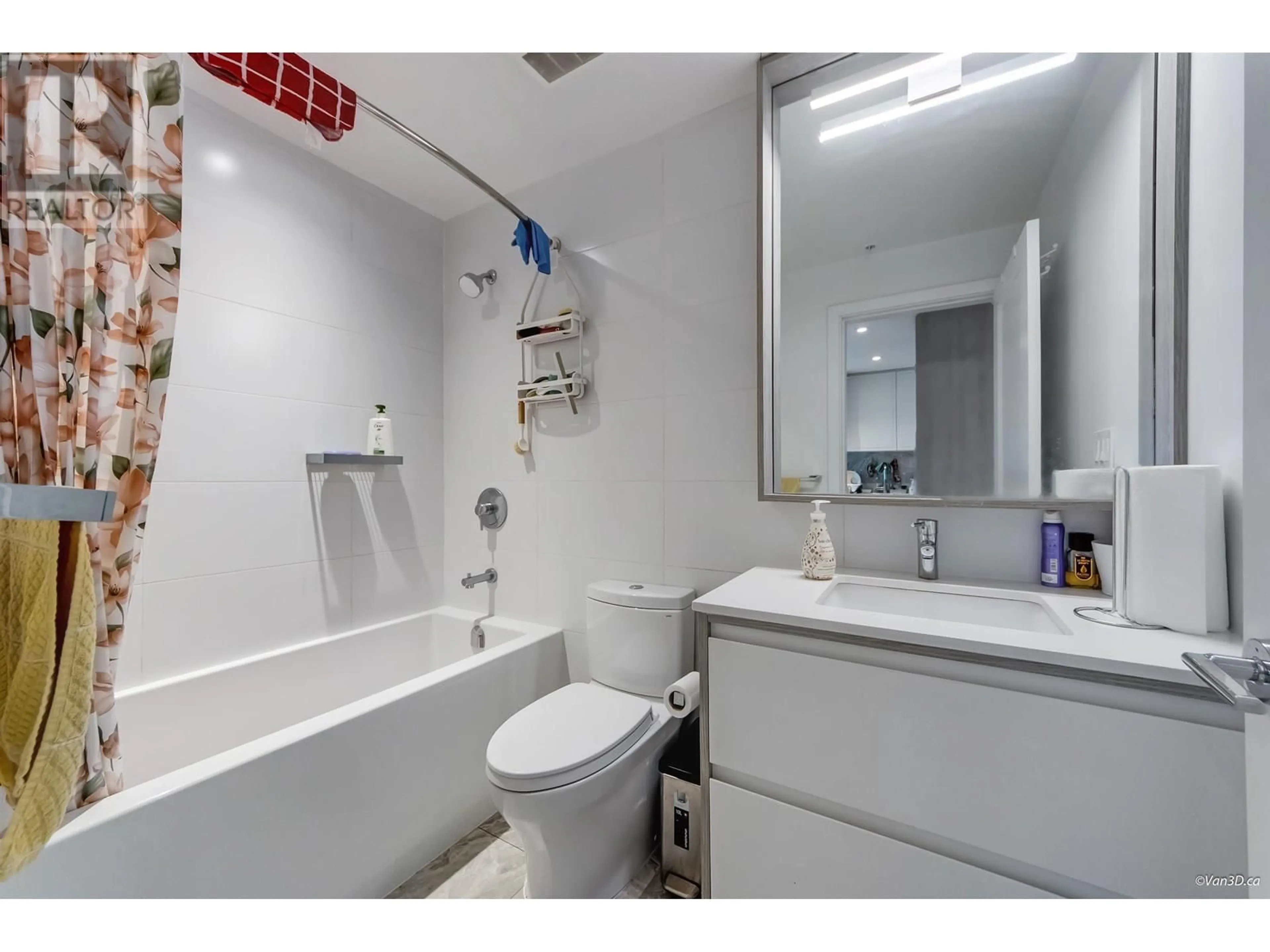 Standard bathroom, unknown for 202 - 2288 ALPHA AVENUE, Burnaby British Columbia V5C0L9
