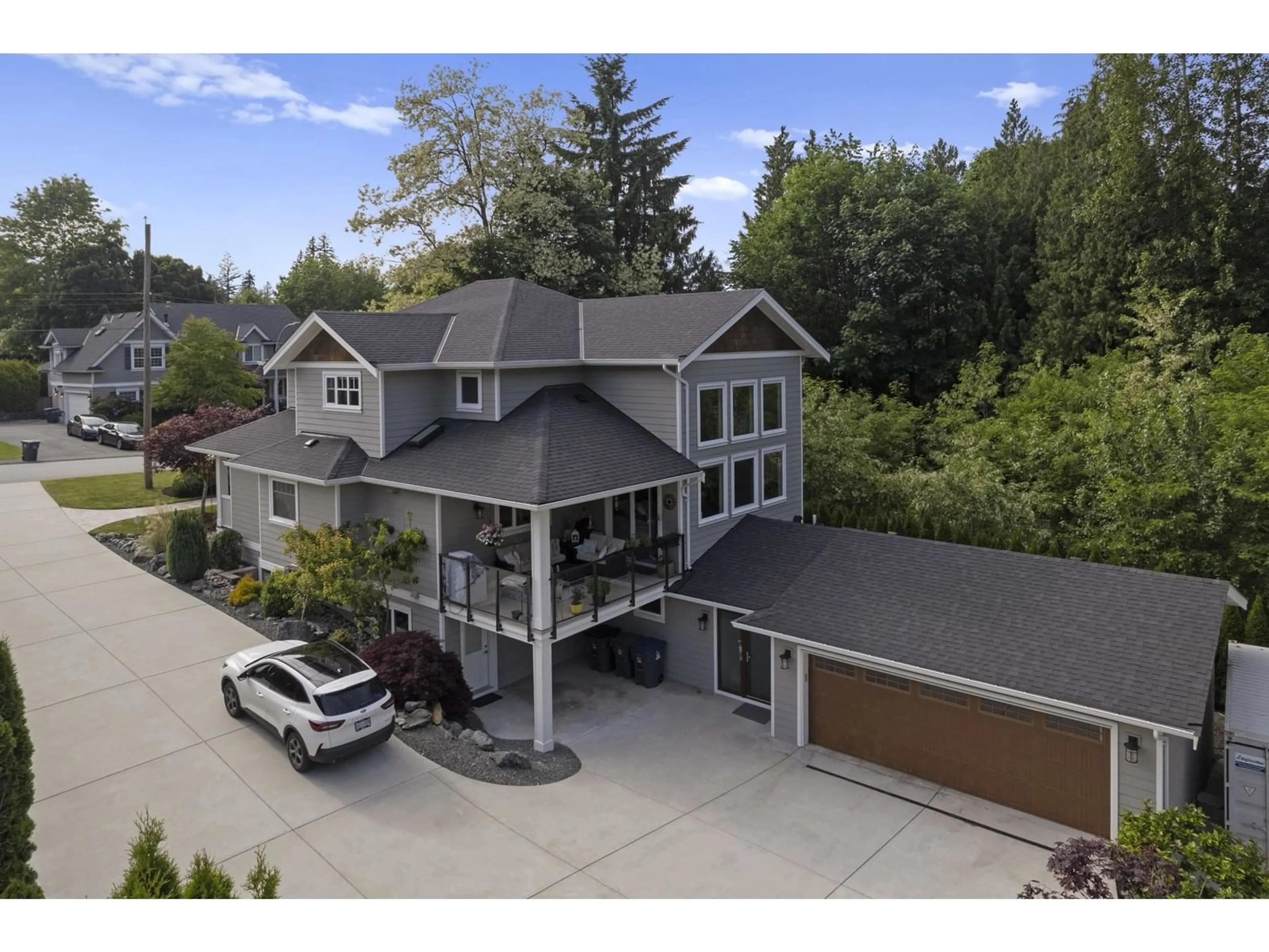 A pic from outside/outdoor area/front of a property/back of a property/a pic from drone, street for 9868 181, Surrey British Columbia V4N4V6
