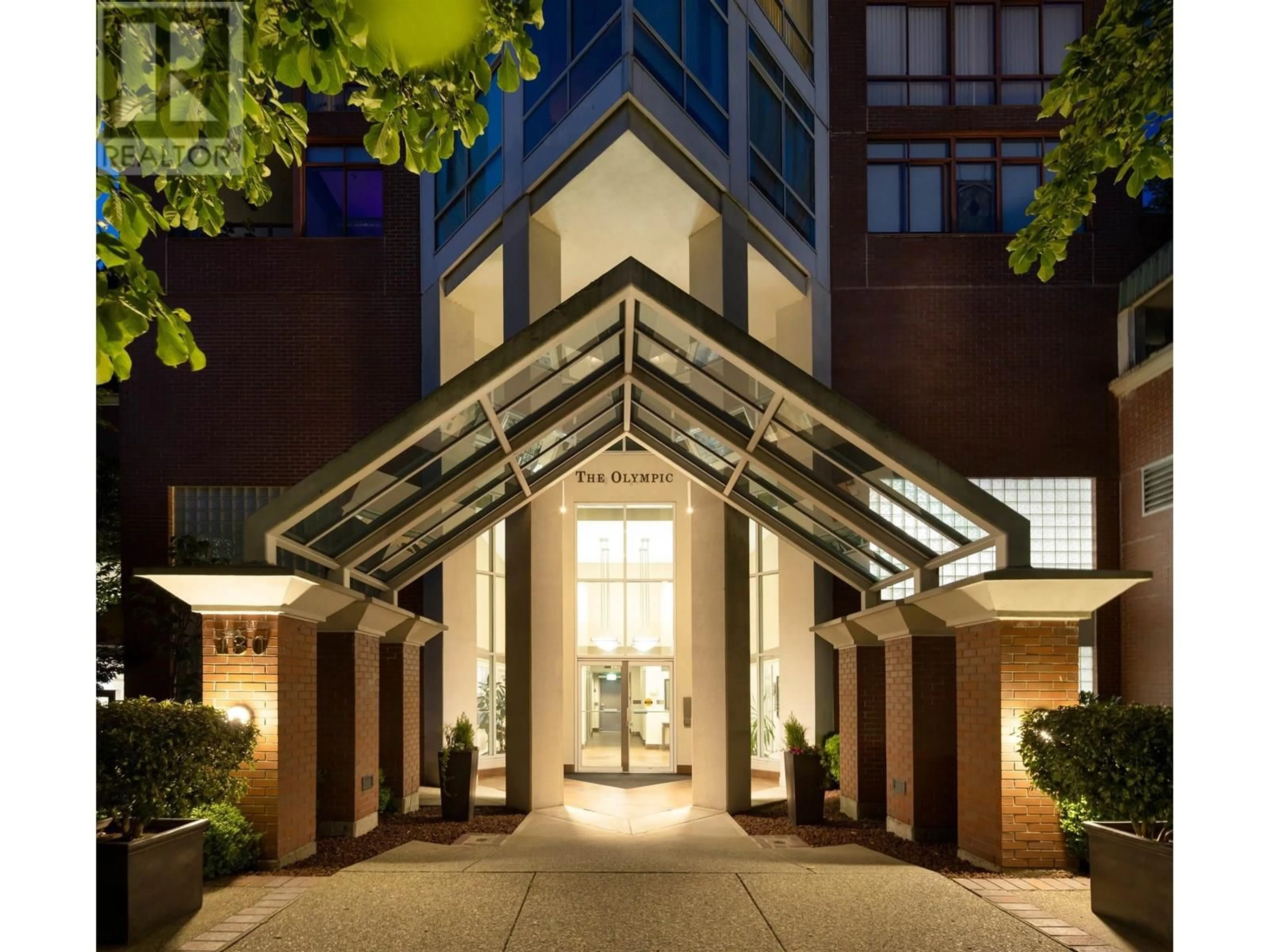 Indoor foyer for 1202 - 130 2ND ST E, North Vancouver British Columbia V7L1C3