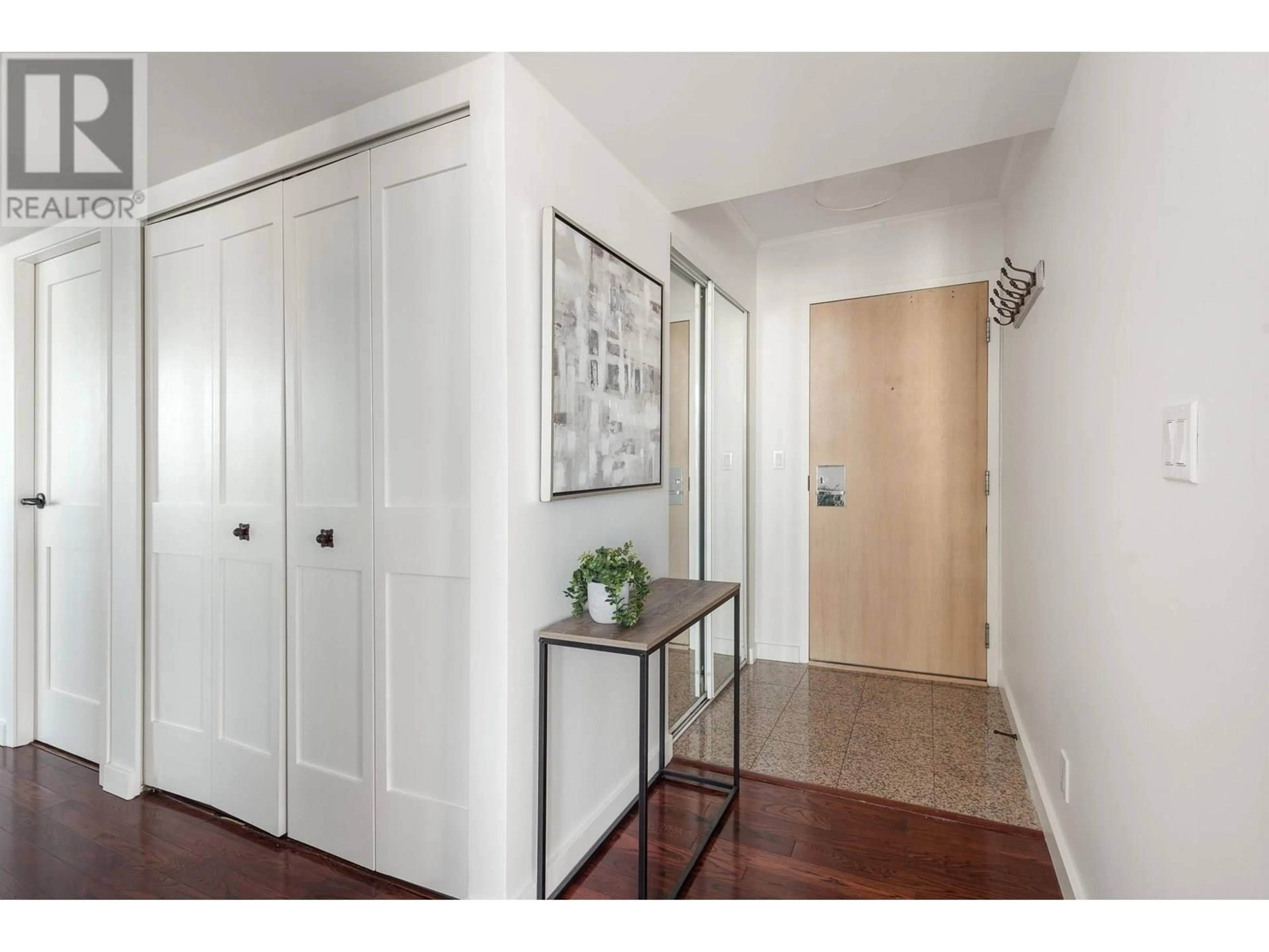 Indoor entryway for 1202 - 130 2ND ST E, North Vancouver British Columbia V7L1C3