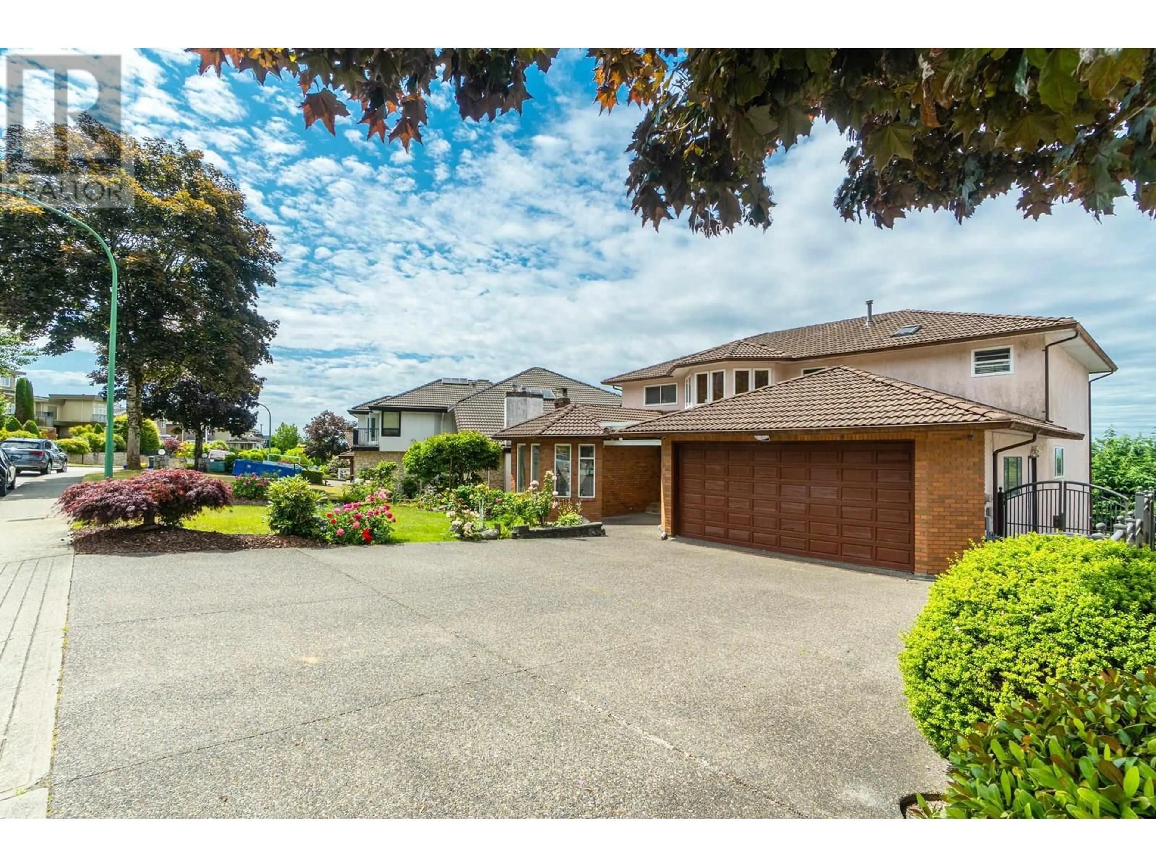 A pic from outside/outdoor area/front of a property/back of a property/a pic from drone, street for 7378 UNION STREET, Burnaby British Columbia V5A1J2