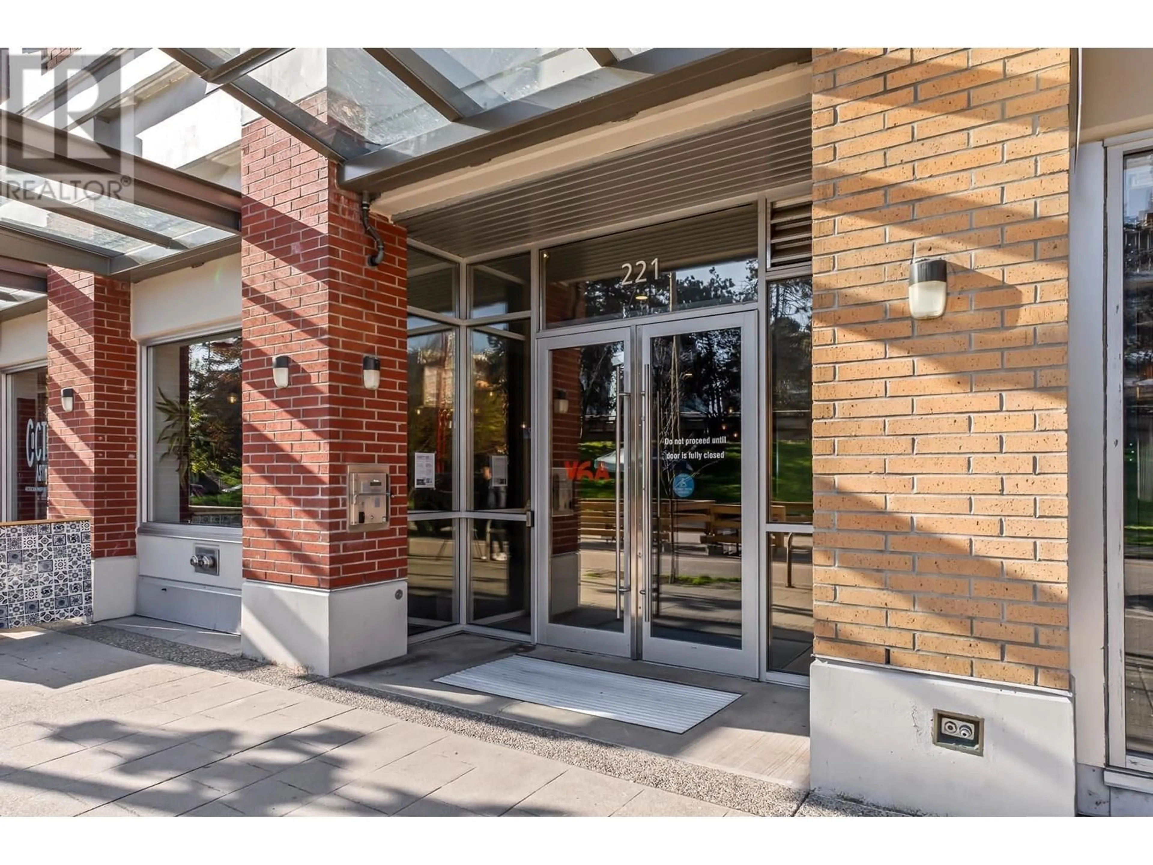 Indoor foyer for 306 - 221 UNION STREET, Vancouver British Columbia V6A0B4