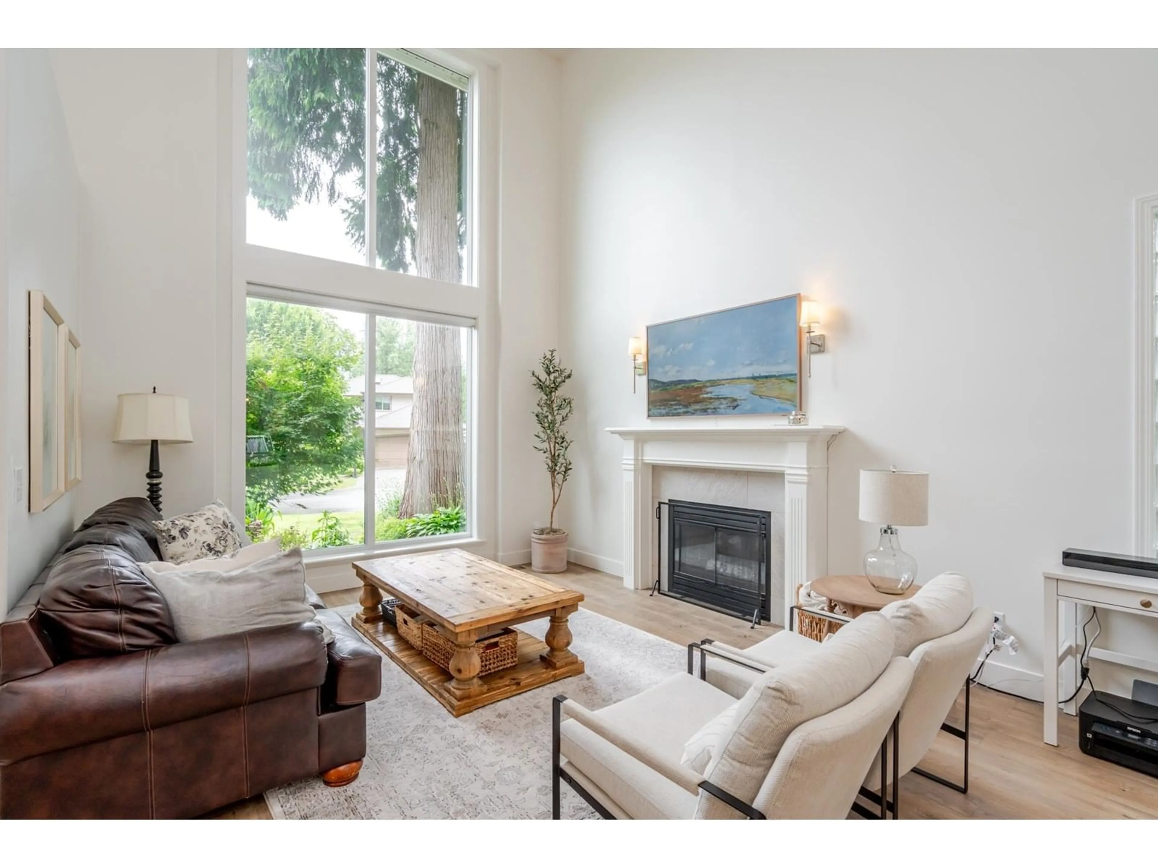 Living room with furniture, unknown for 16125 108A, Surrey British Columbia V4N1P1