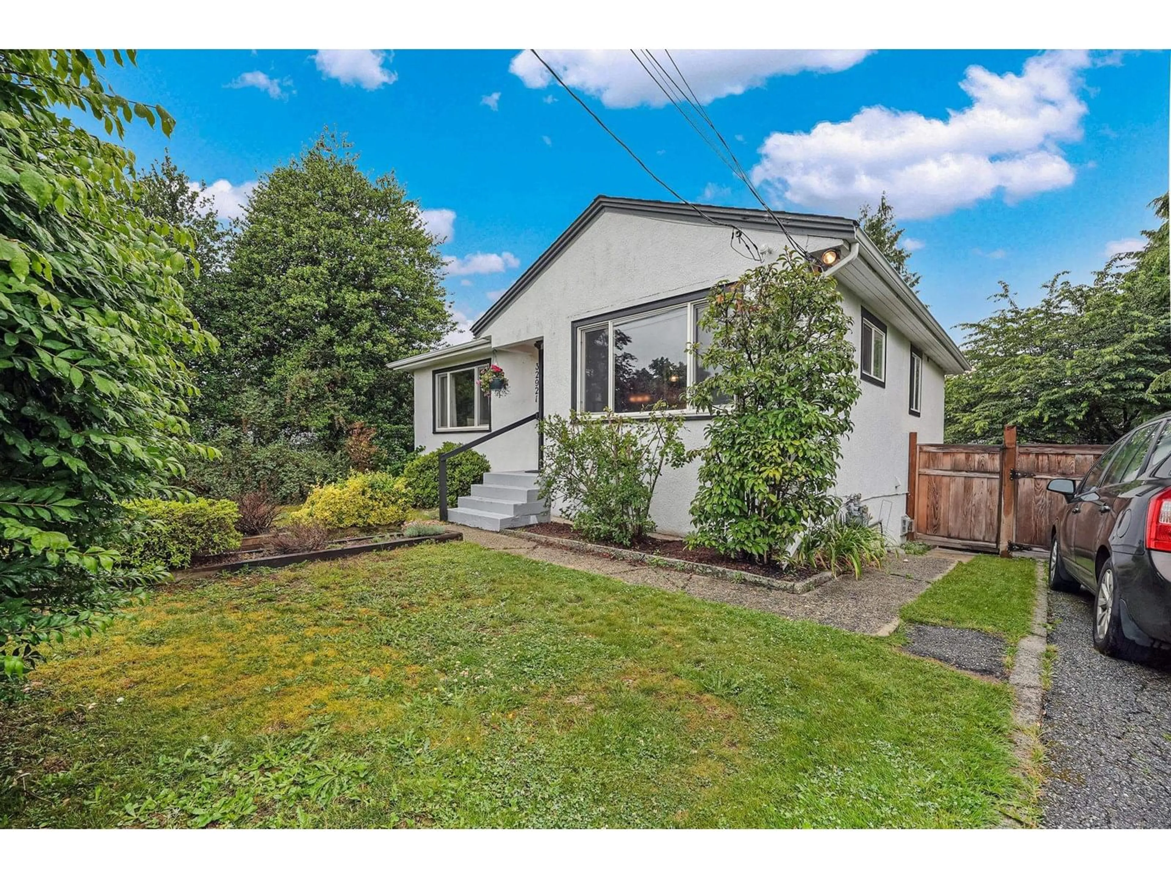A pic from outside/outdoor area/front of a property/back of a property/a pic from drone, street for 32921 6, Mission British Columbia V6V1Z3