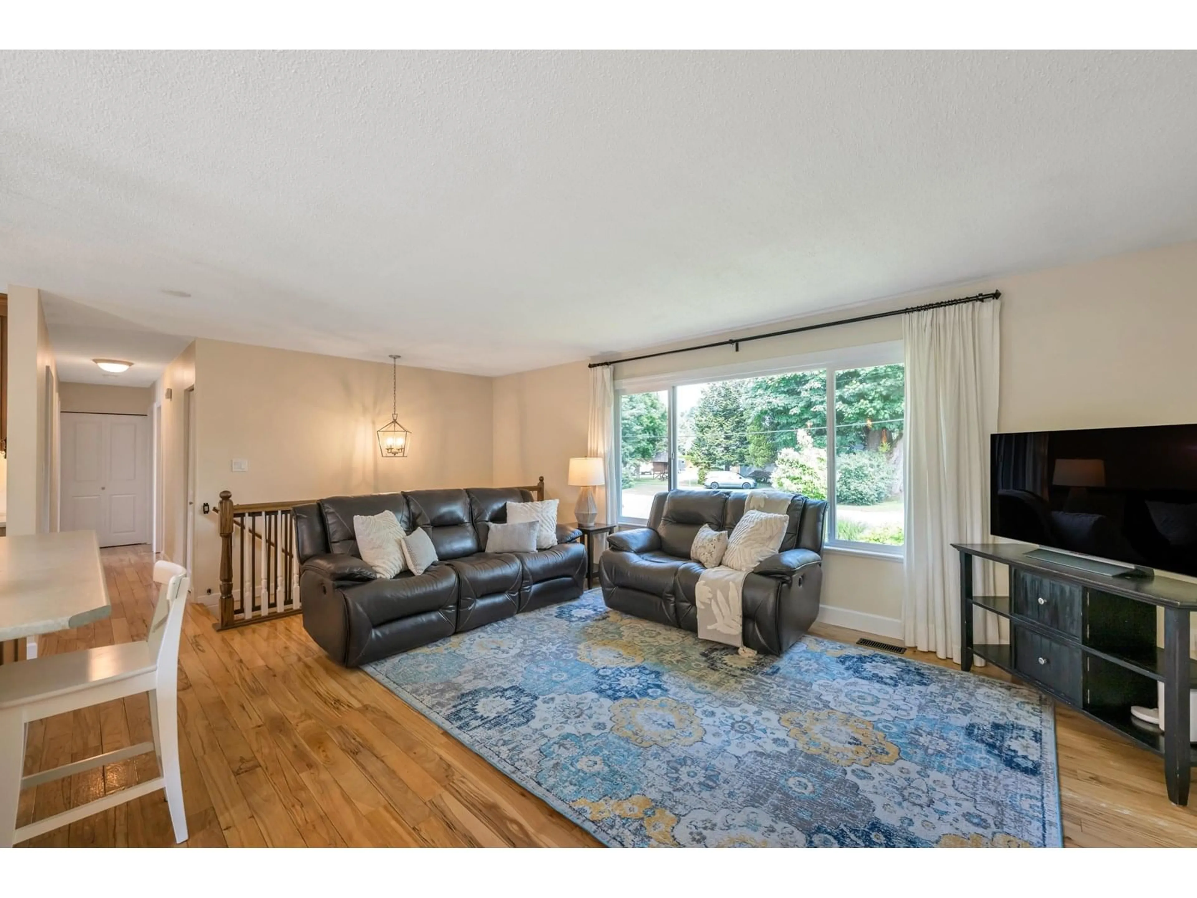 Living room with furniture, wood/laminate floor for 8823 NASH, Langley British Columbia V1M2R9
