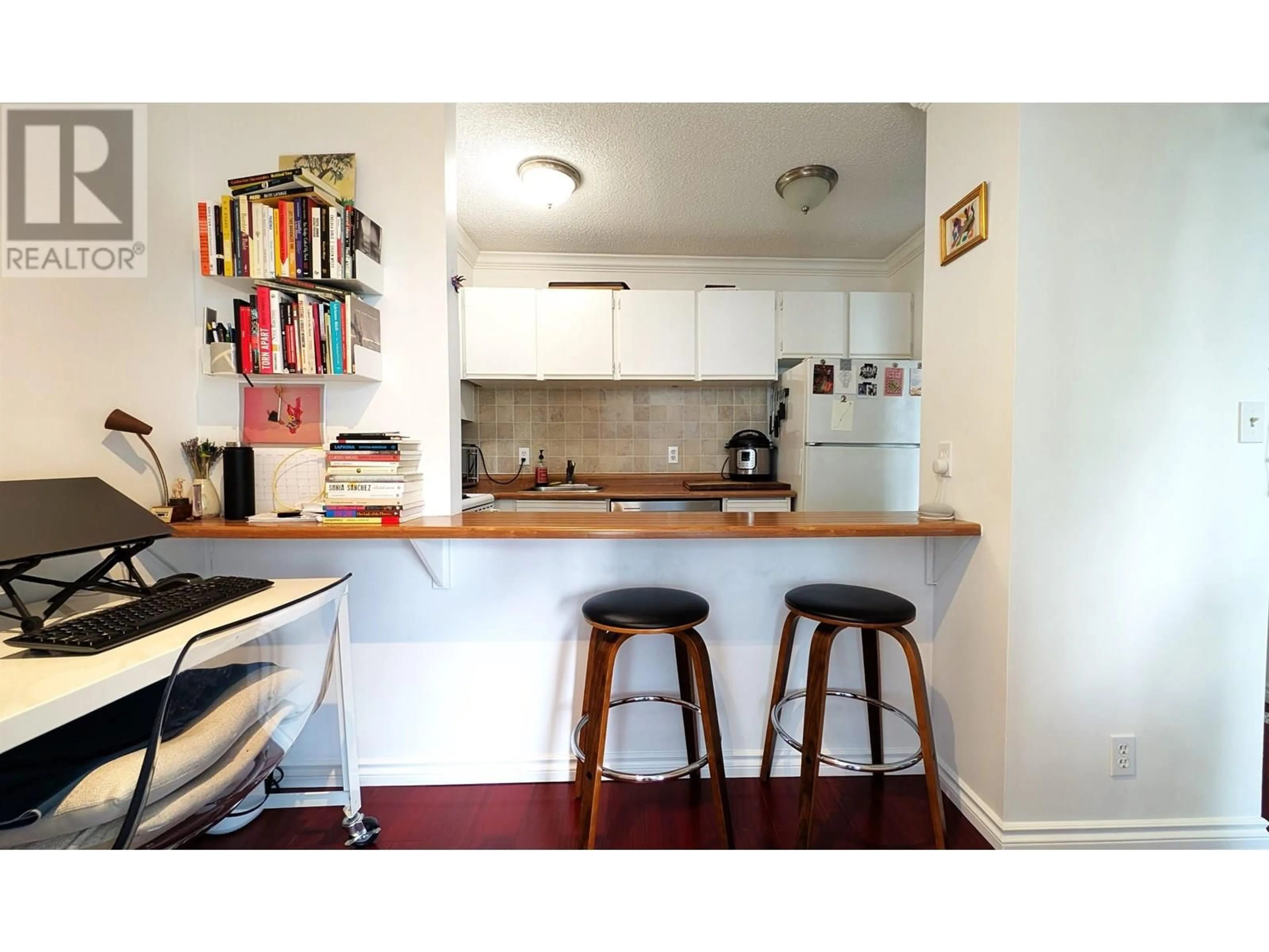 Standard kitchen, wood/laminate floor for 903 - 1330 HORNBY STREET, Vancouver British Columbia V6Z1W5