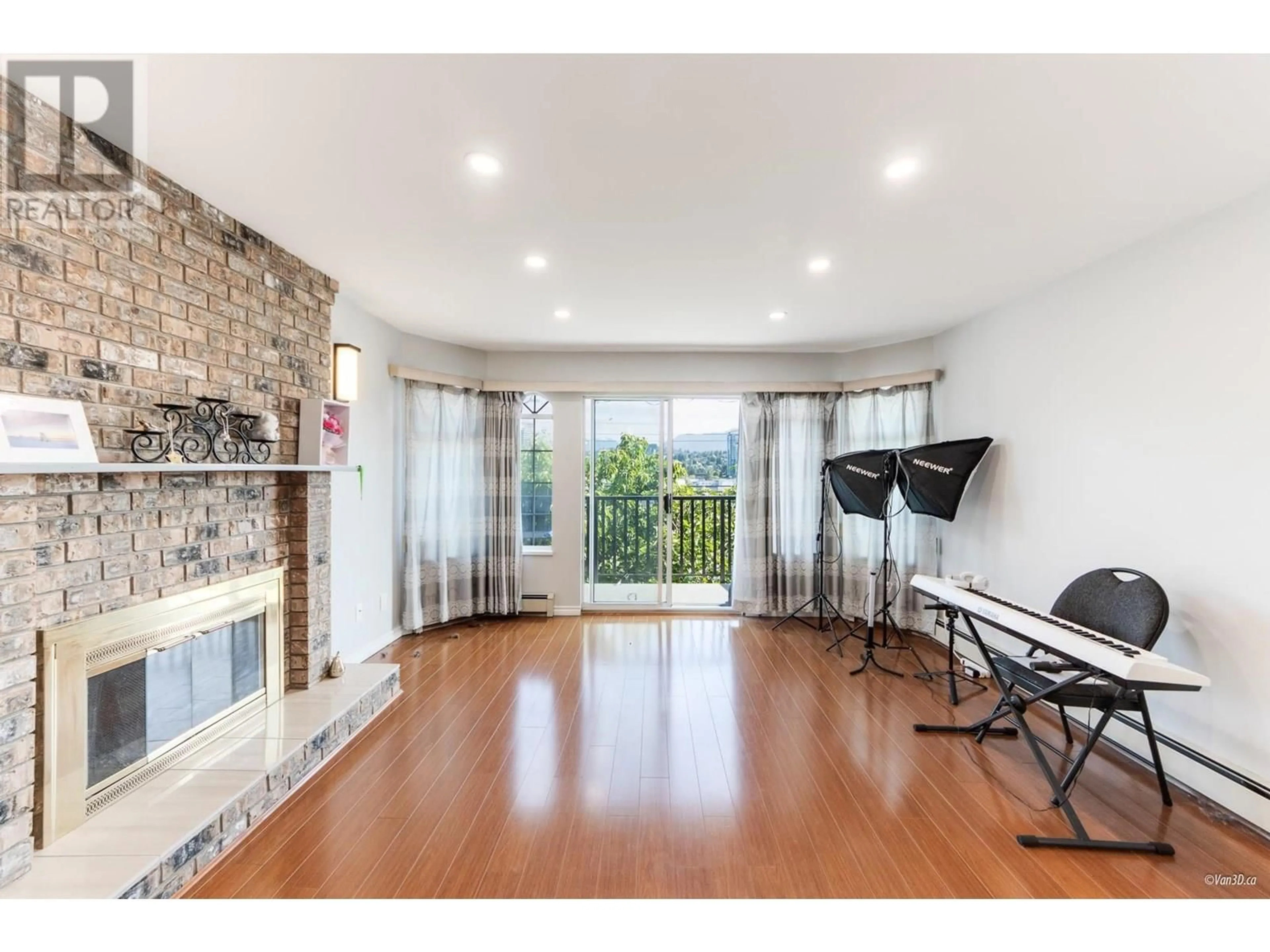 A pic of a room for 5462 MANOR STREET, Burnaby British Columbia V5G1B7