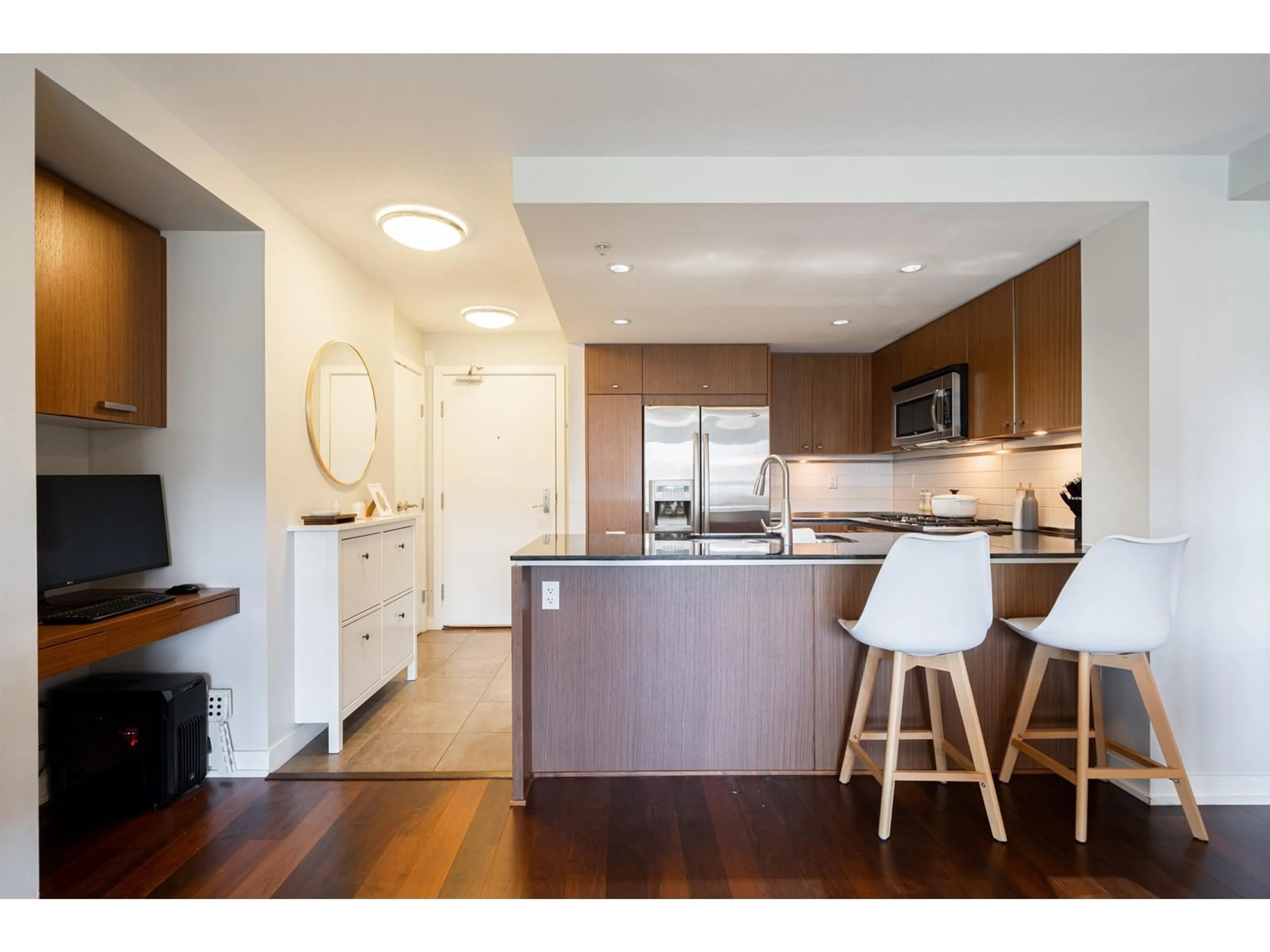 Open concept kitchen, wood/laminate floor for 313 - 2940 KING GEORGE, Surrey British Columbia V4P0E4