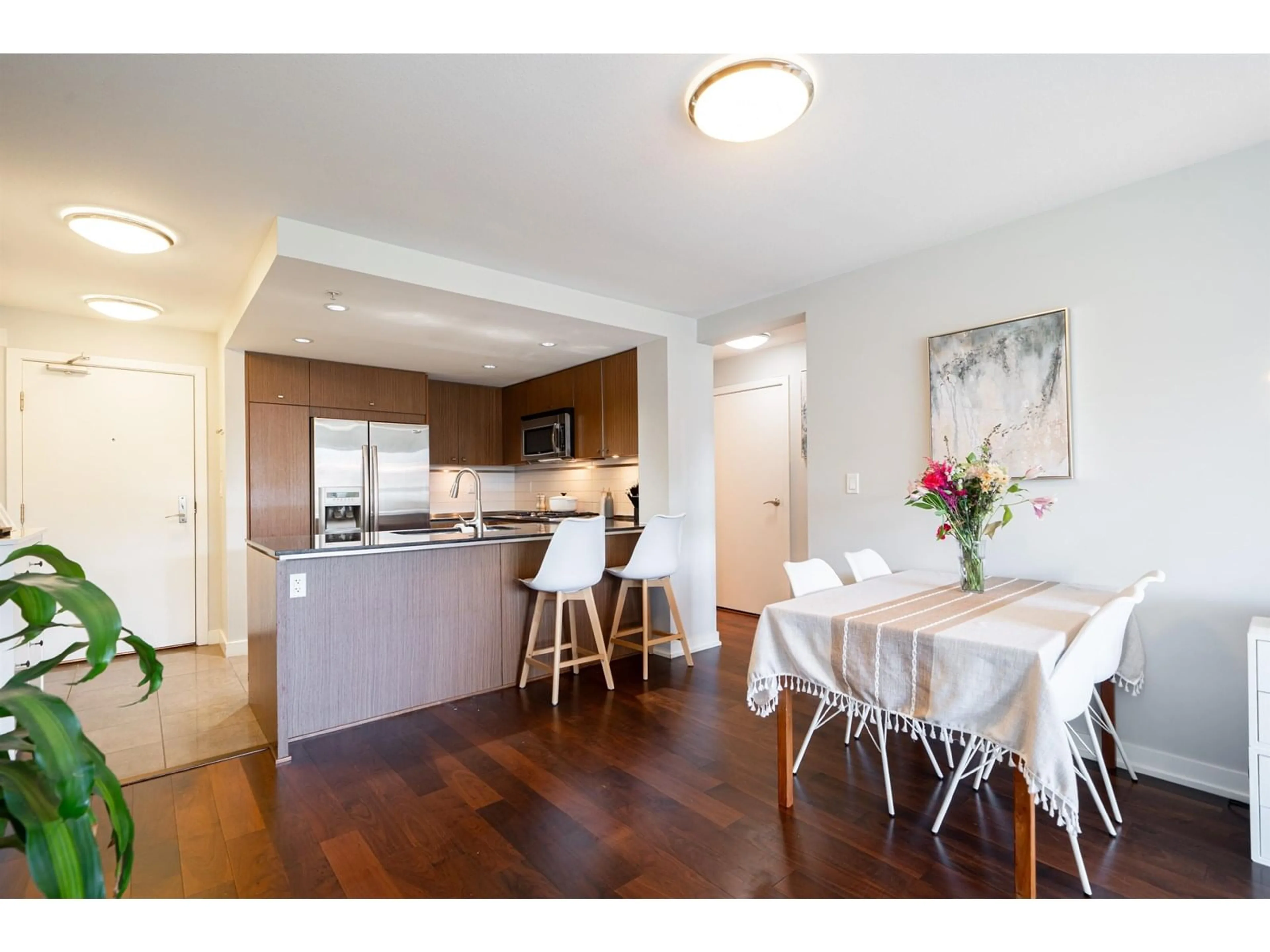 Open concept kitchen, wood/laminate floor for 313 - 2940 KING GEORGE, Surrey British Columbia V4P0E4