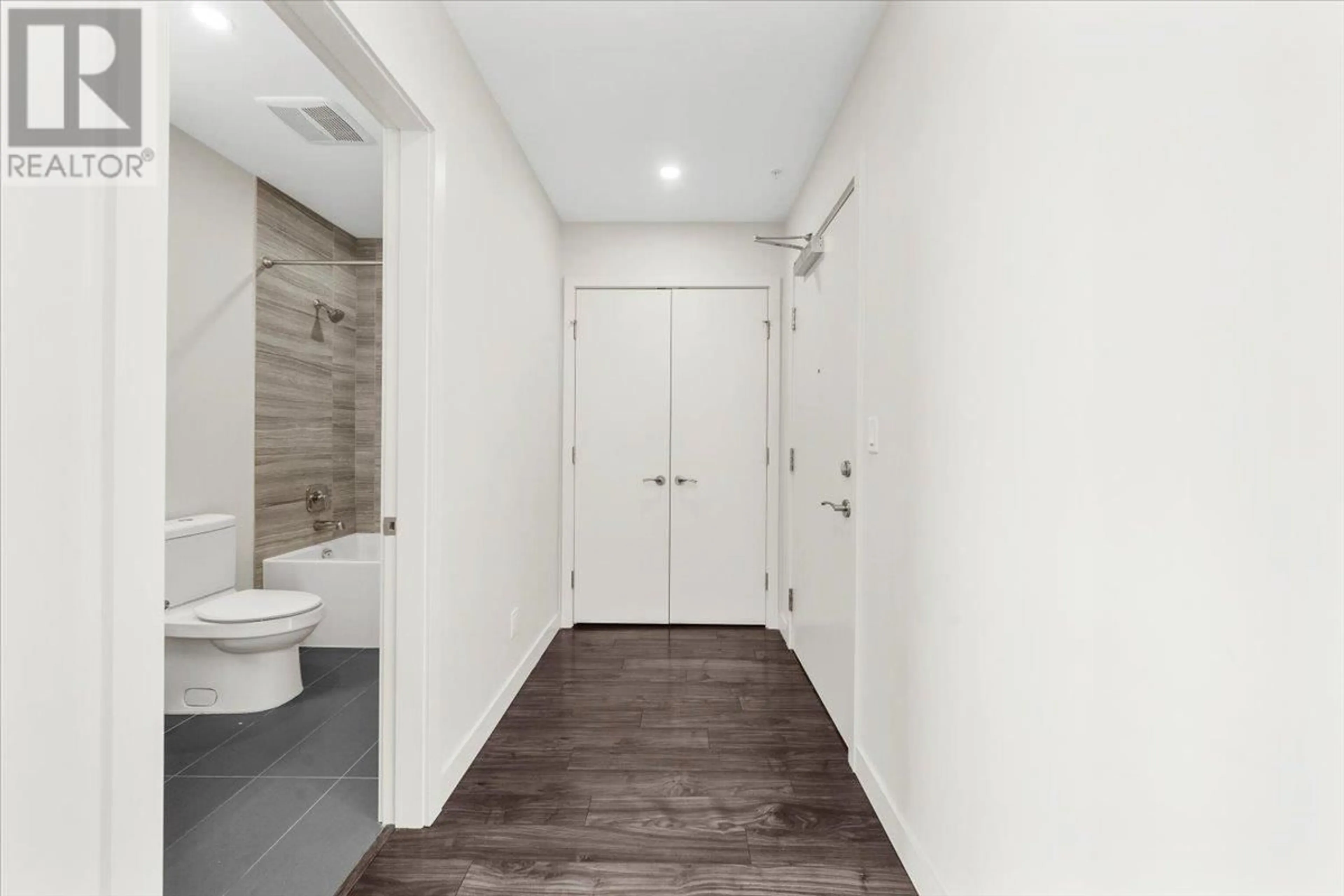 Indoor entryway for 2904 - 6383 MCKAY AVENUE, Burnaby British Columbia V5H0H8